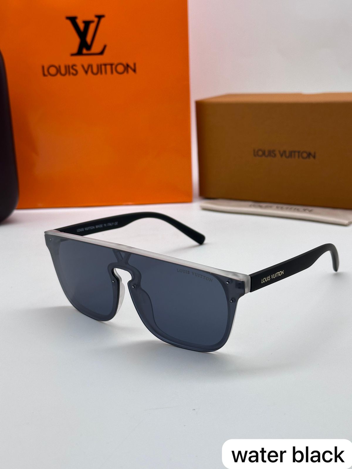 LV BLACK FRAME ROUND SUNGLASSES FOR MEN