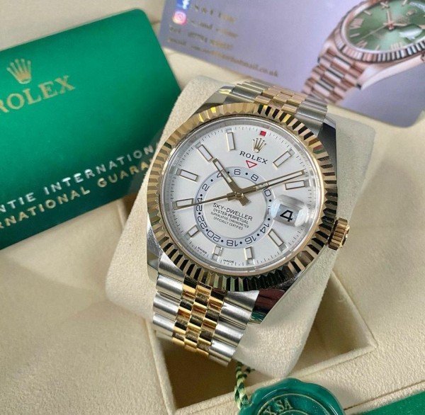 Rolex Oyster perpetual Sky Dweller