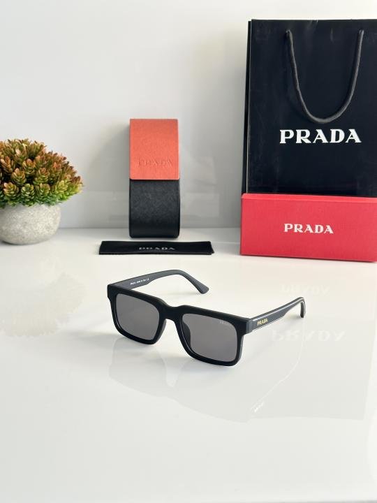 Prada_Black