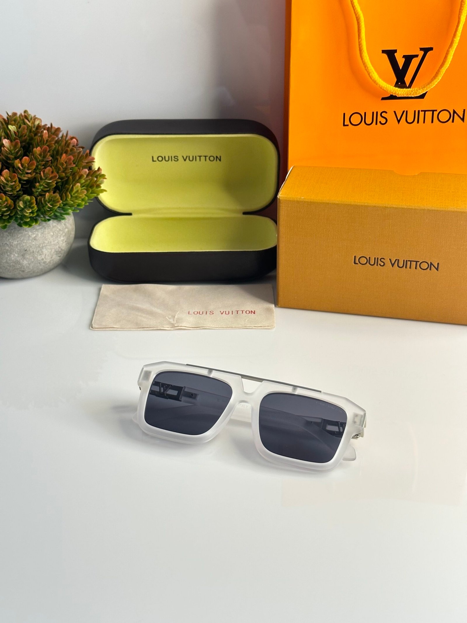 Louis_Vuitton_121_Ice_Black - Image 3