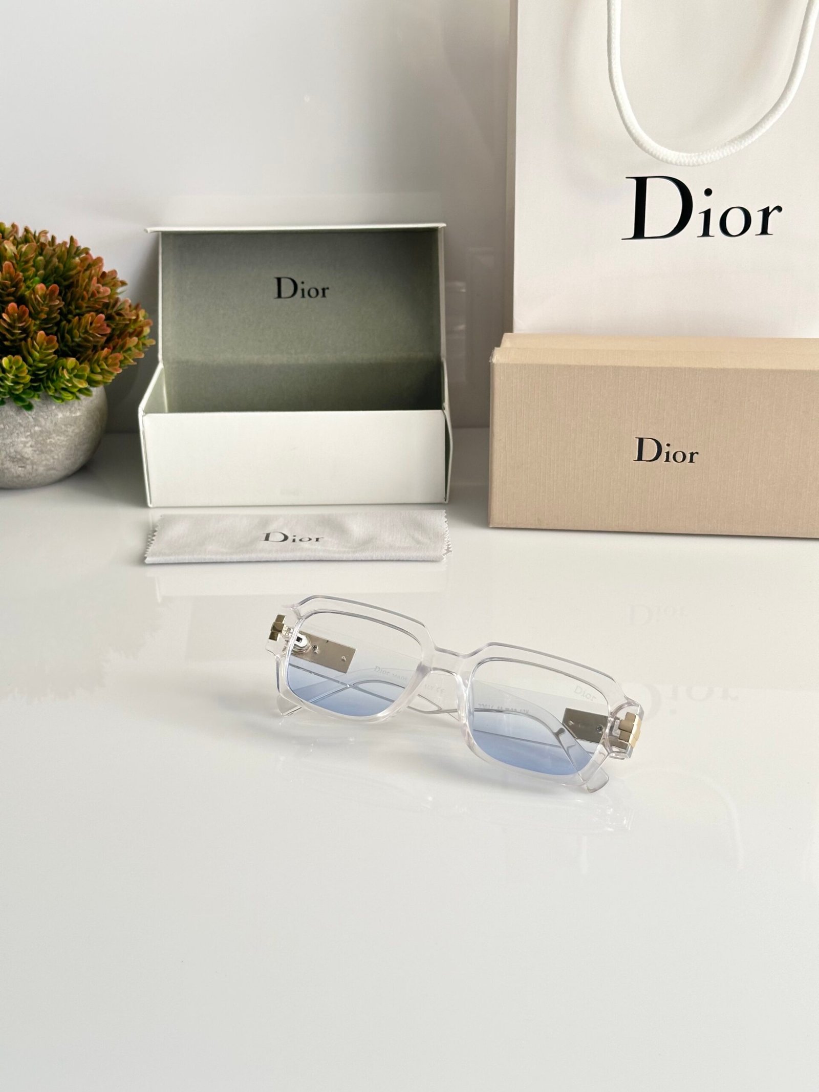 Dior_22016_water_blue - Image 3