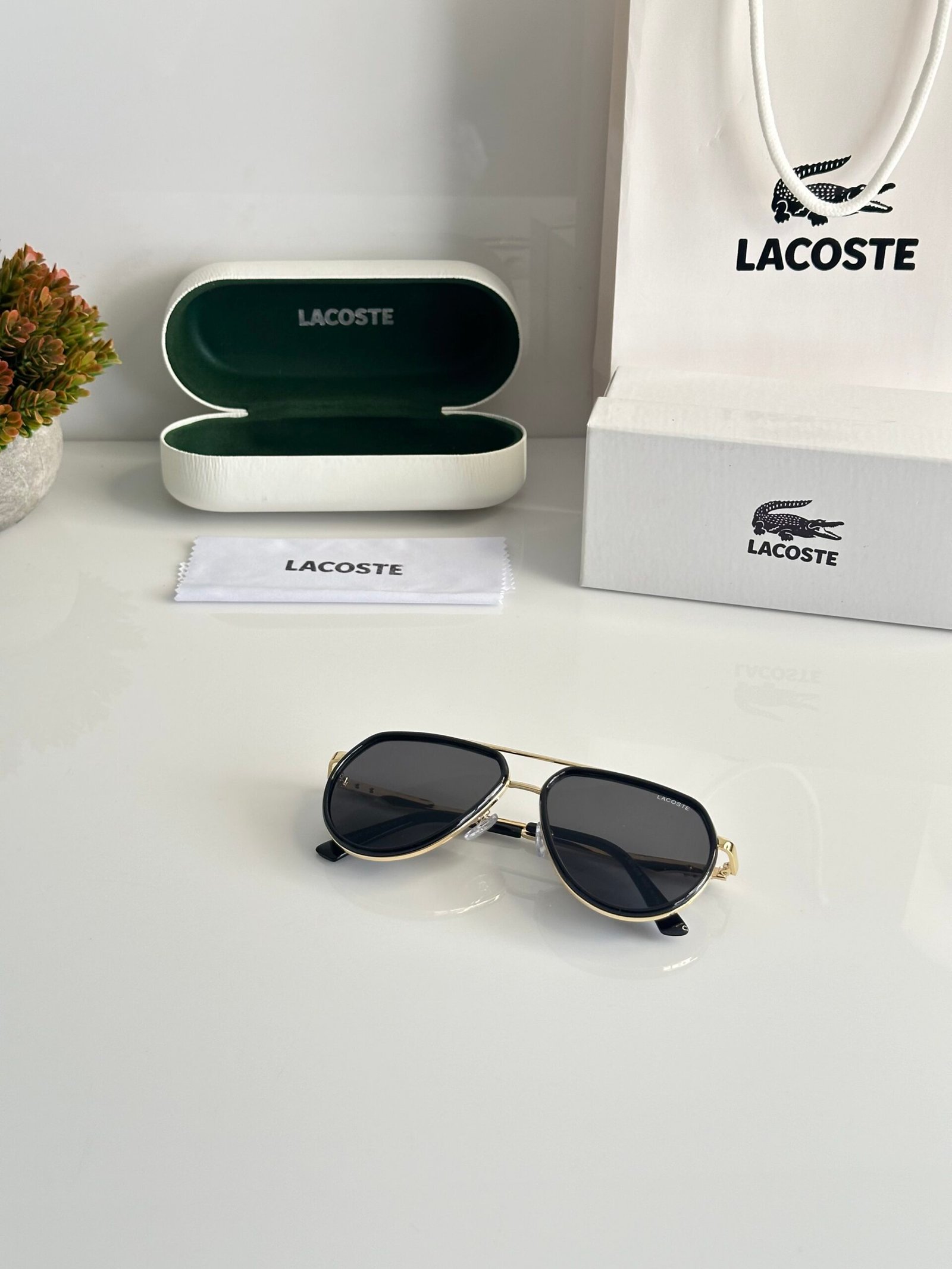 Lacoste_9224_Gold_Black - Image 4