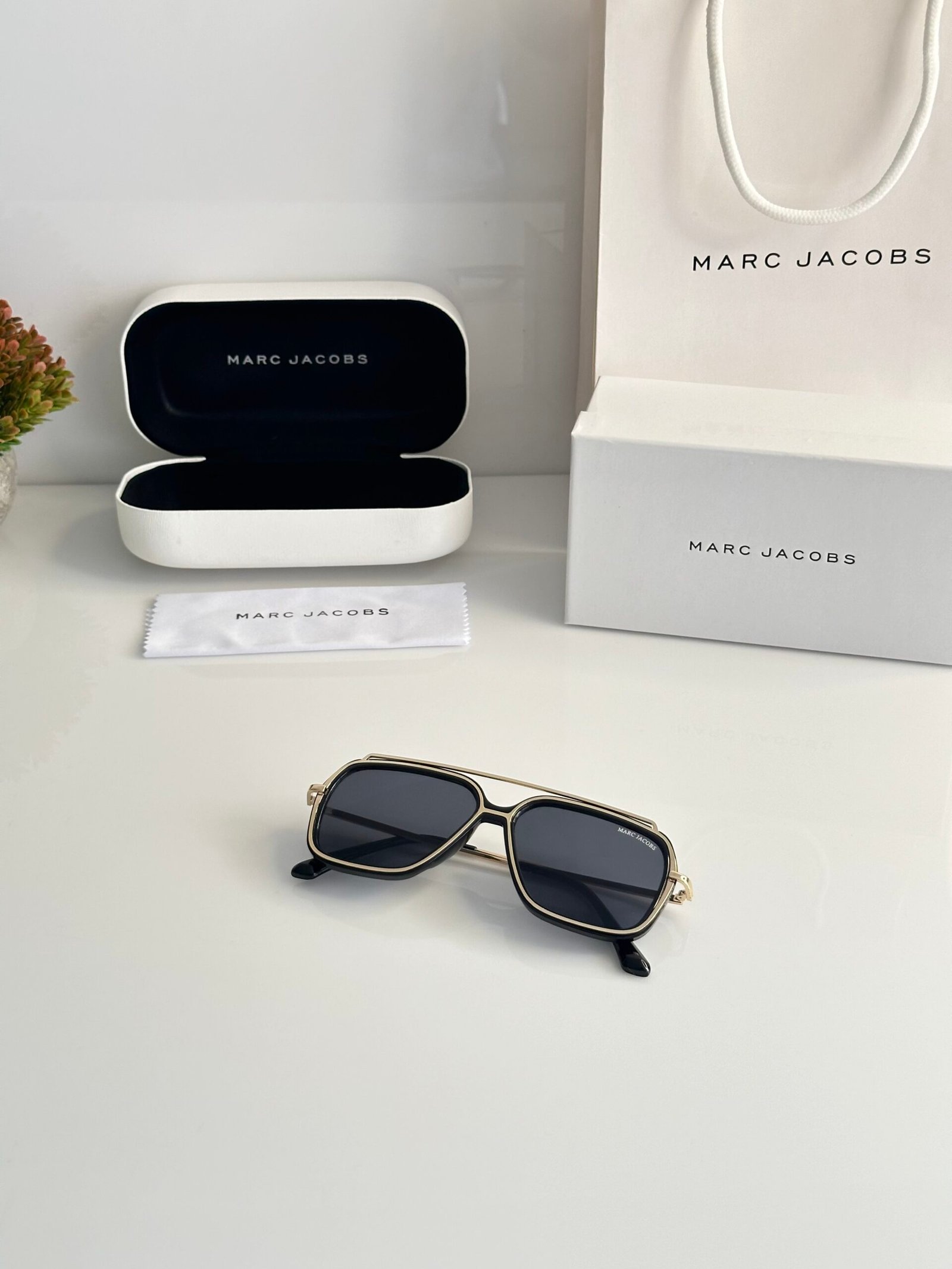 Marc Jacobs 2119 Gold Black - Image 4