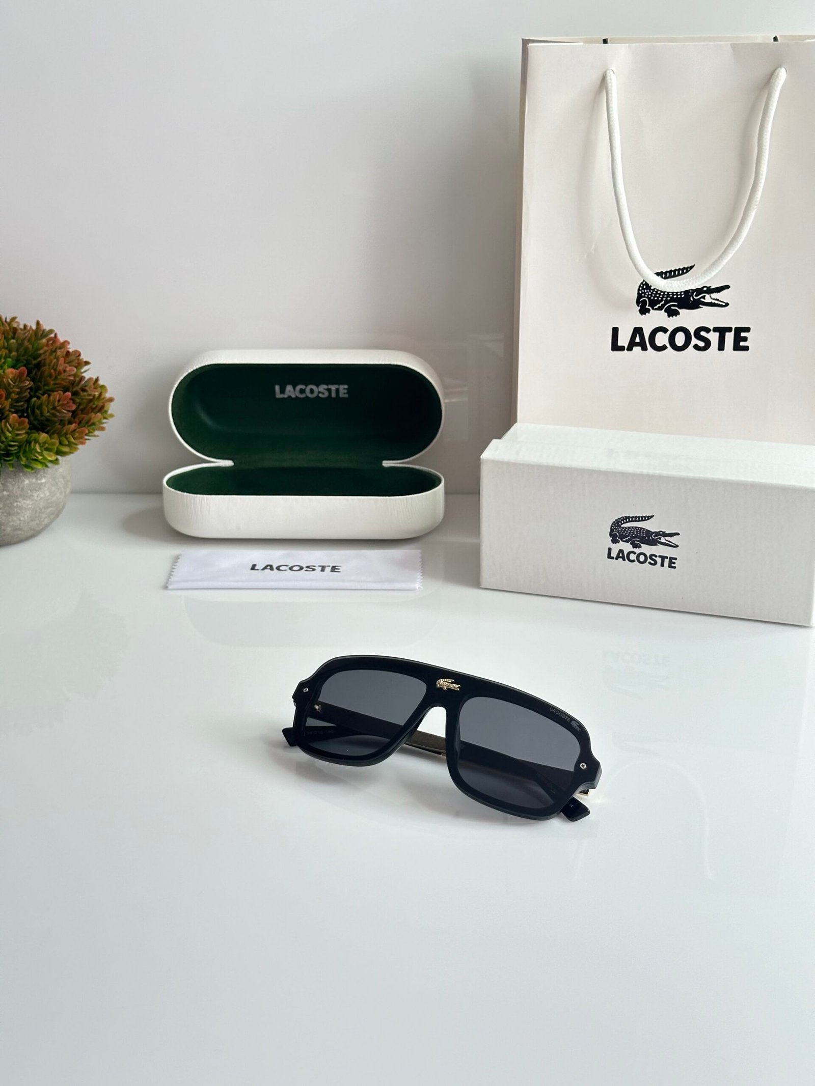 Lacoste_791_Gold_Black - Image 4