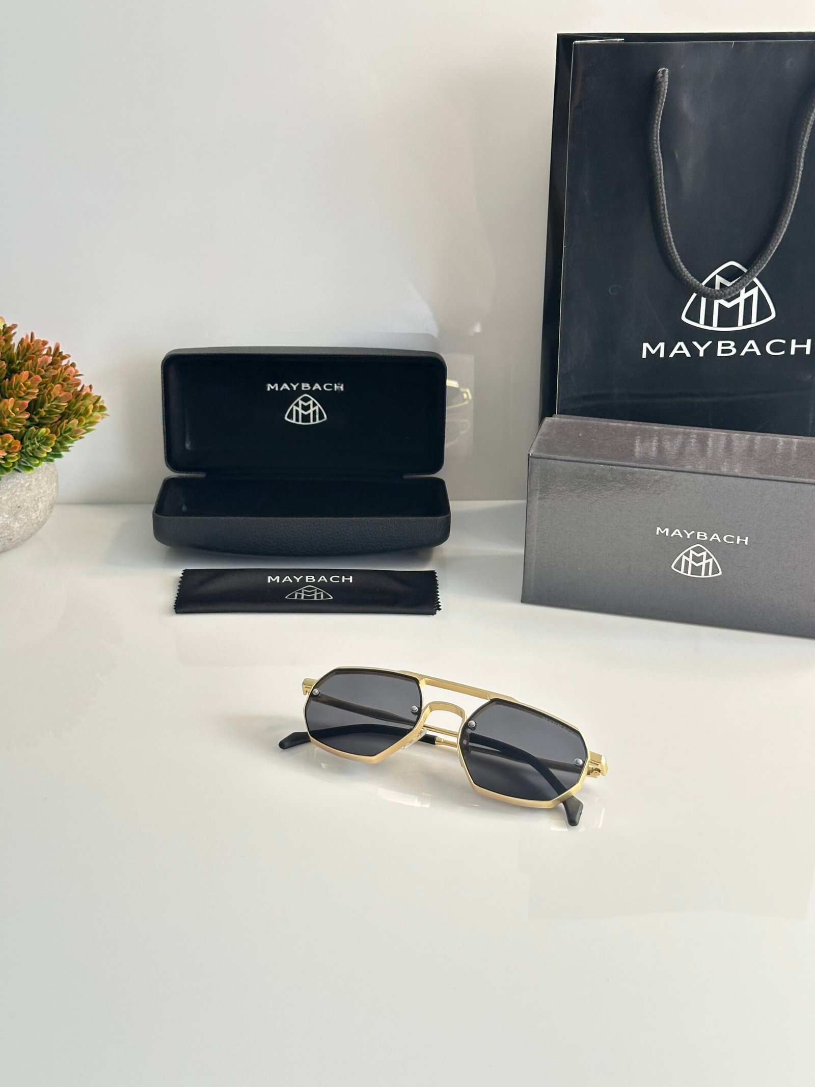Maybach 21021 Gold Black - Image 4