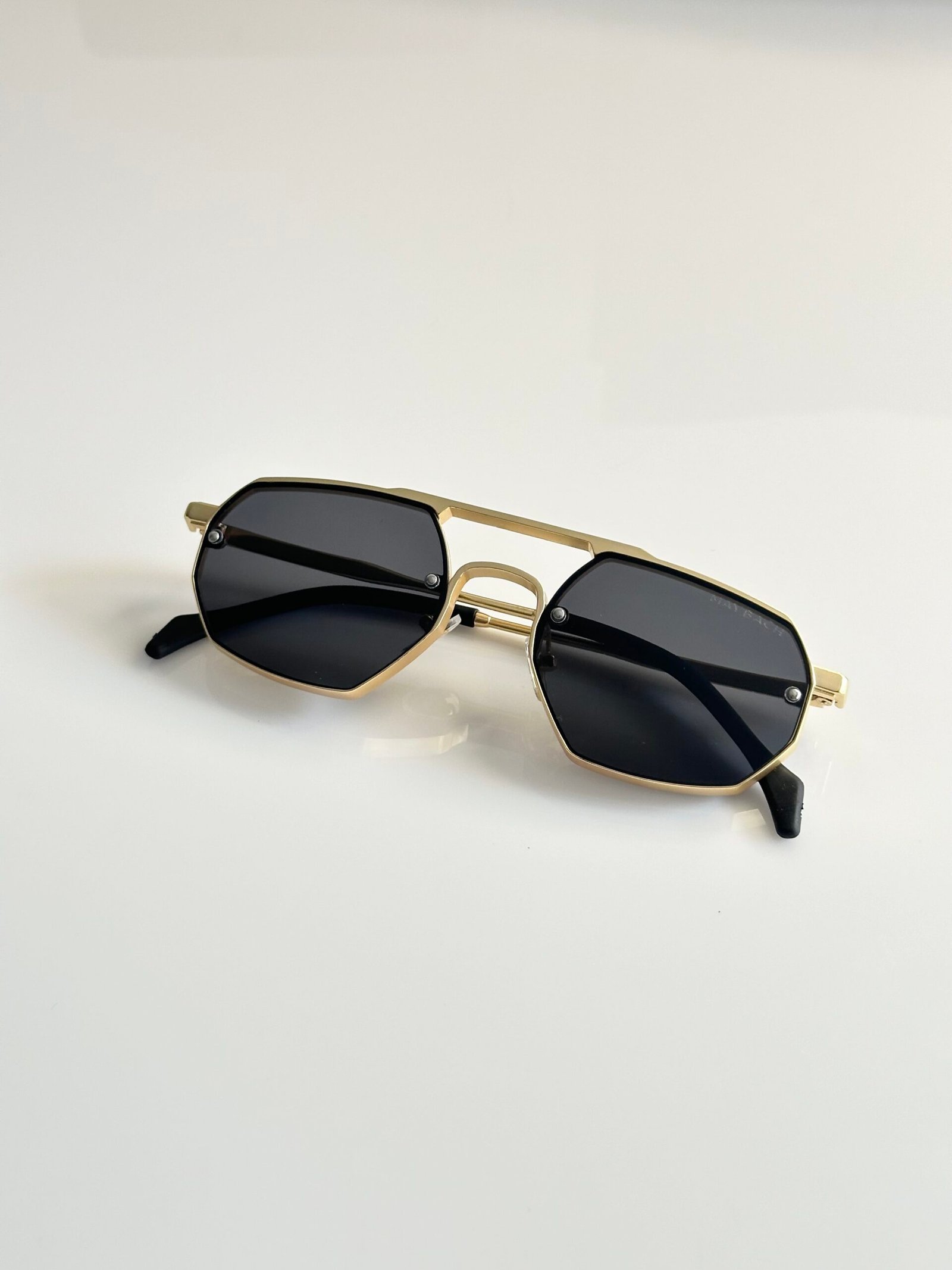 Maybach 21021 Gold Black - Image 3