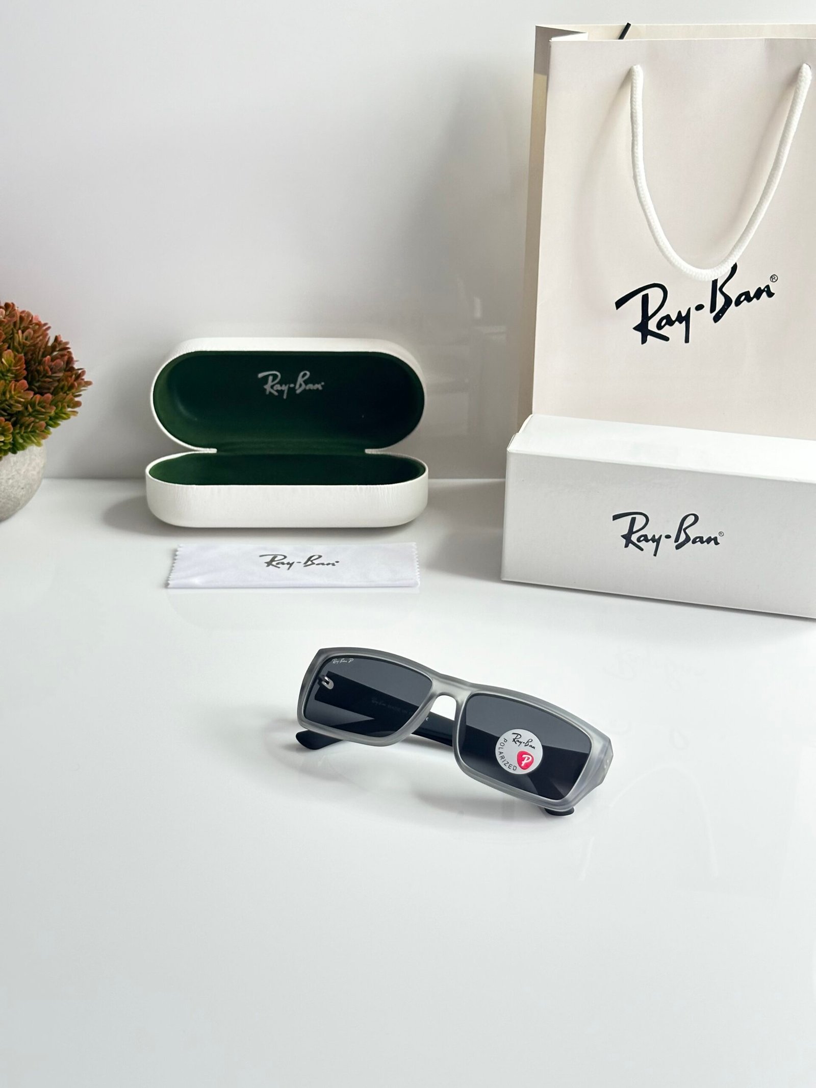 Rayban 1541 Grey Black - Image 4