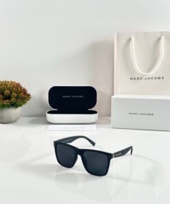 Marc Jacobs 6000 Black