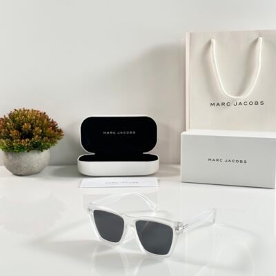 Marc Jacobs 1002 Ice Black