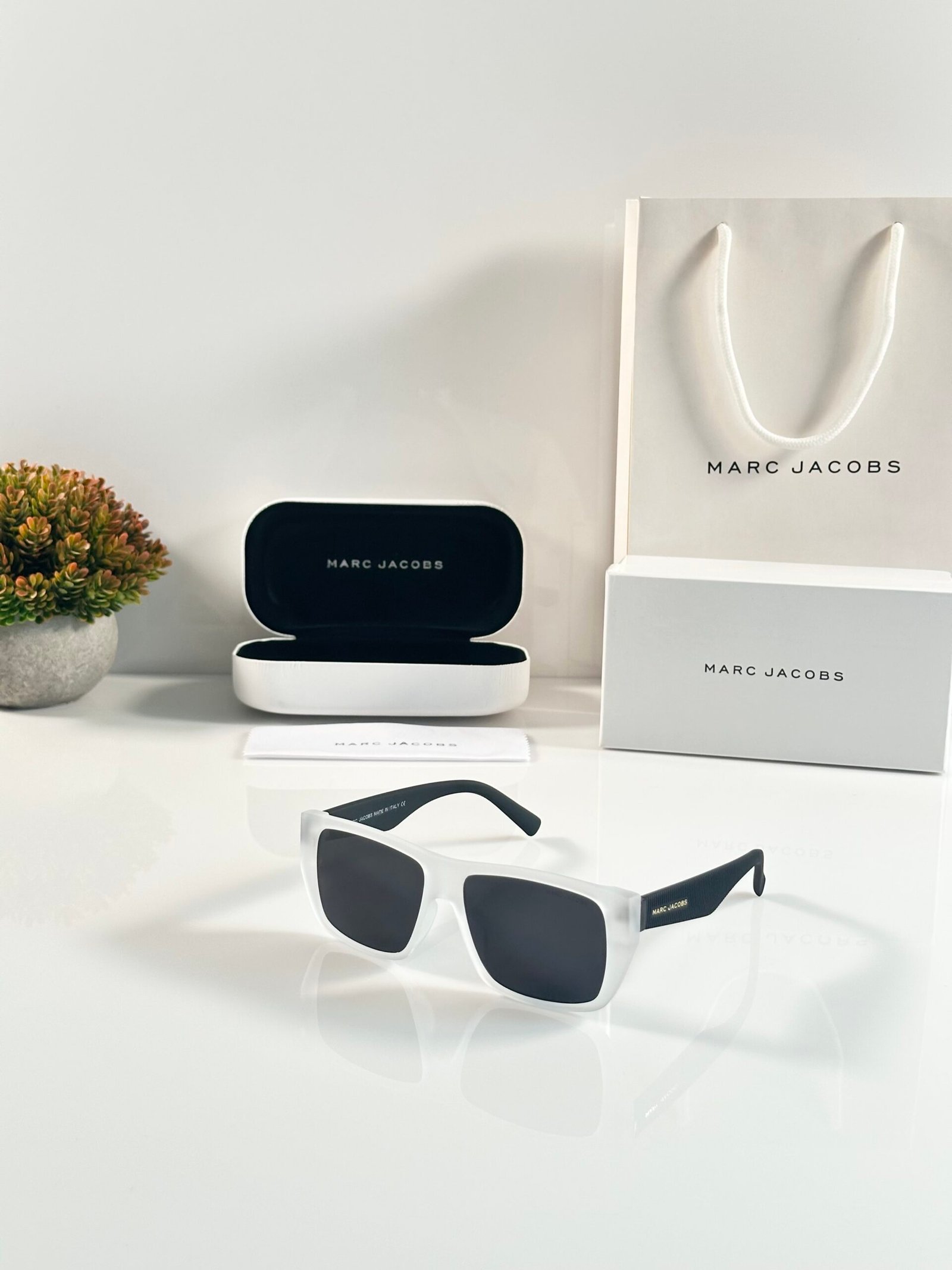 Marc Jacobs 6801 Ice Black