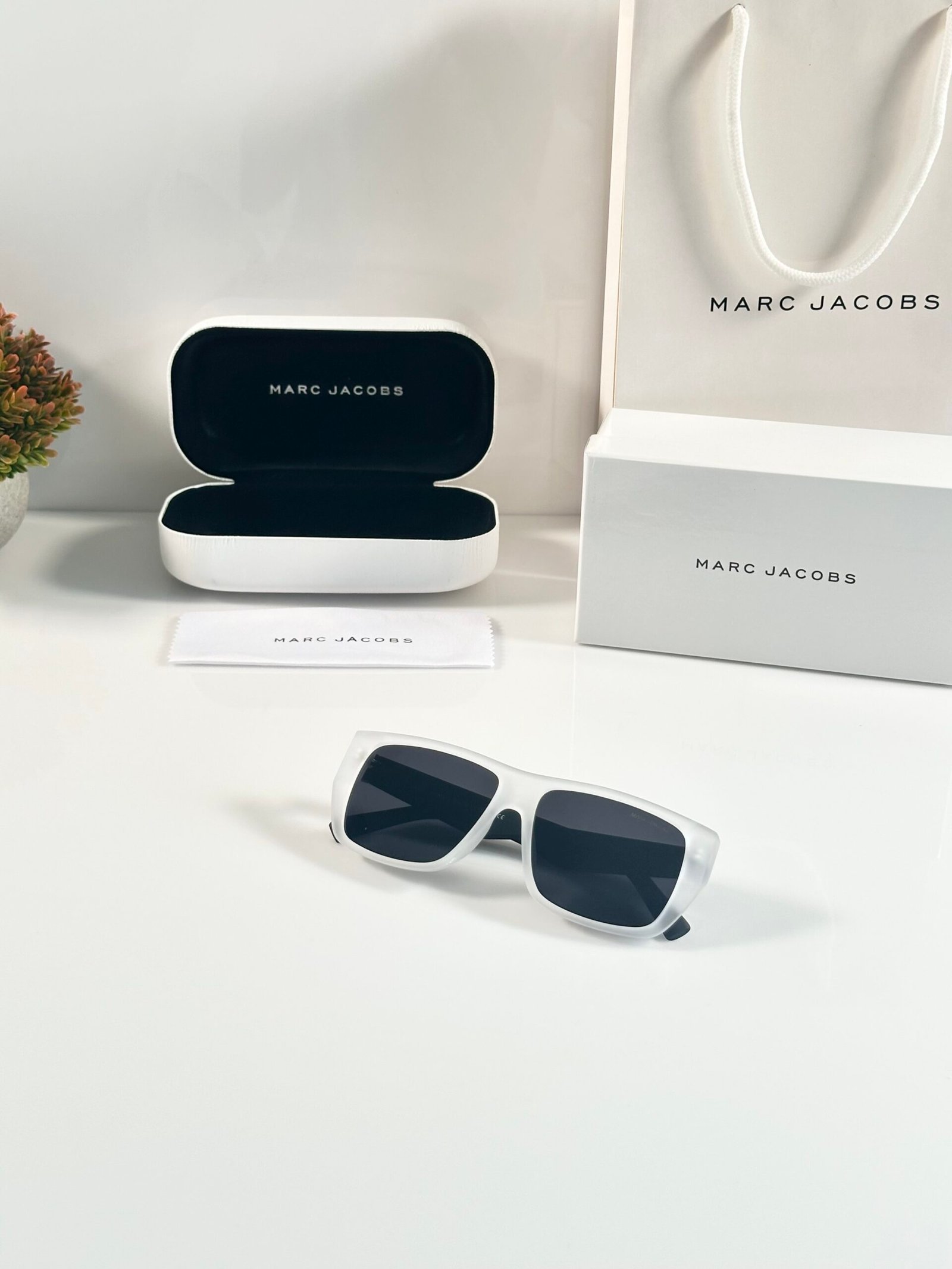 Marc Jacobs 6801 Ice Black - Image 4