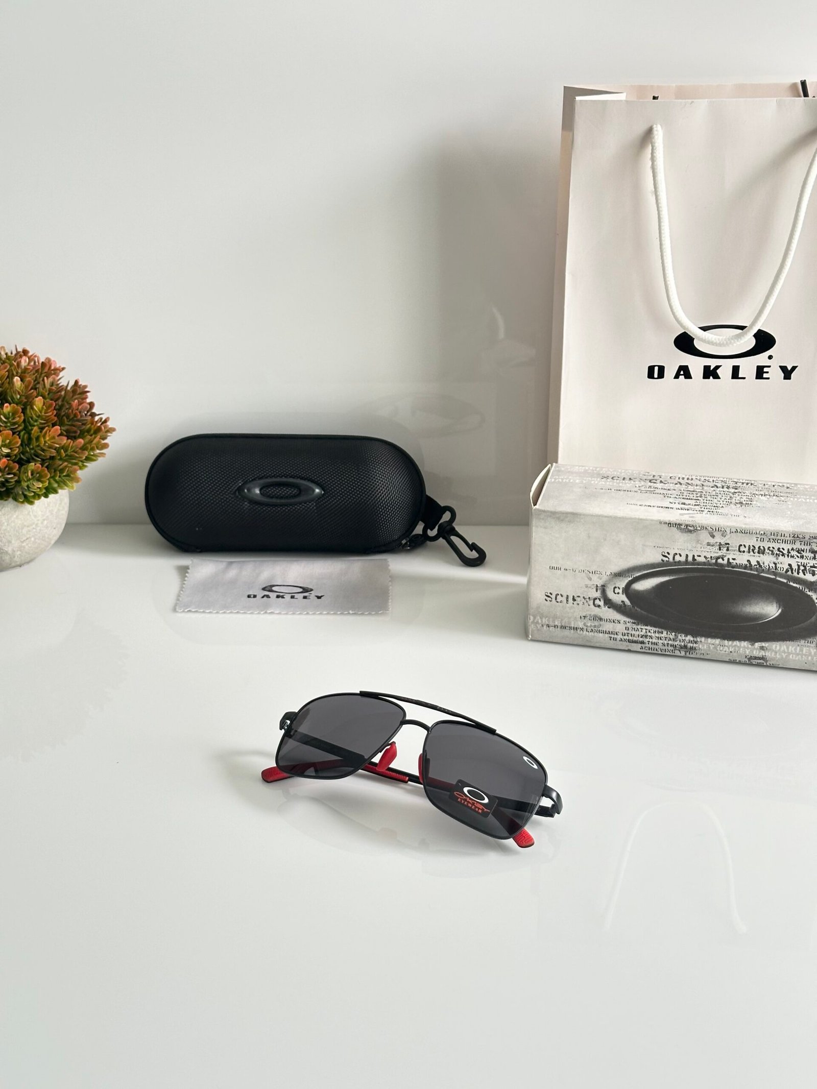 Oakley_8922_Black - Image 4