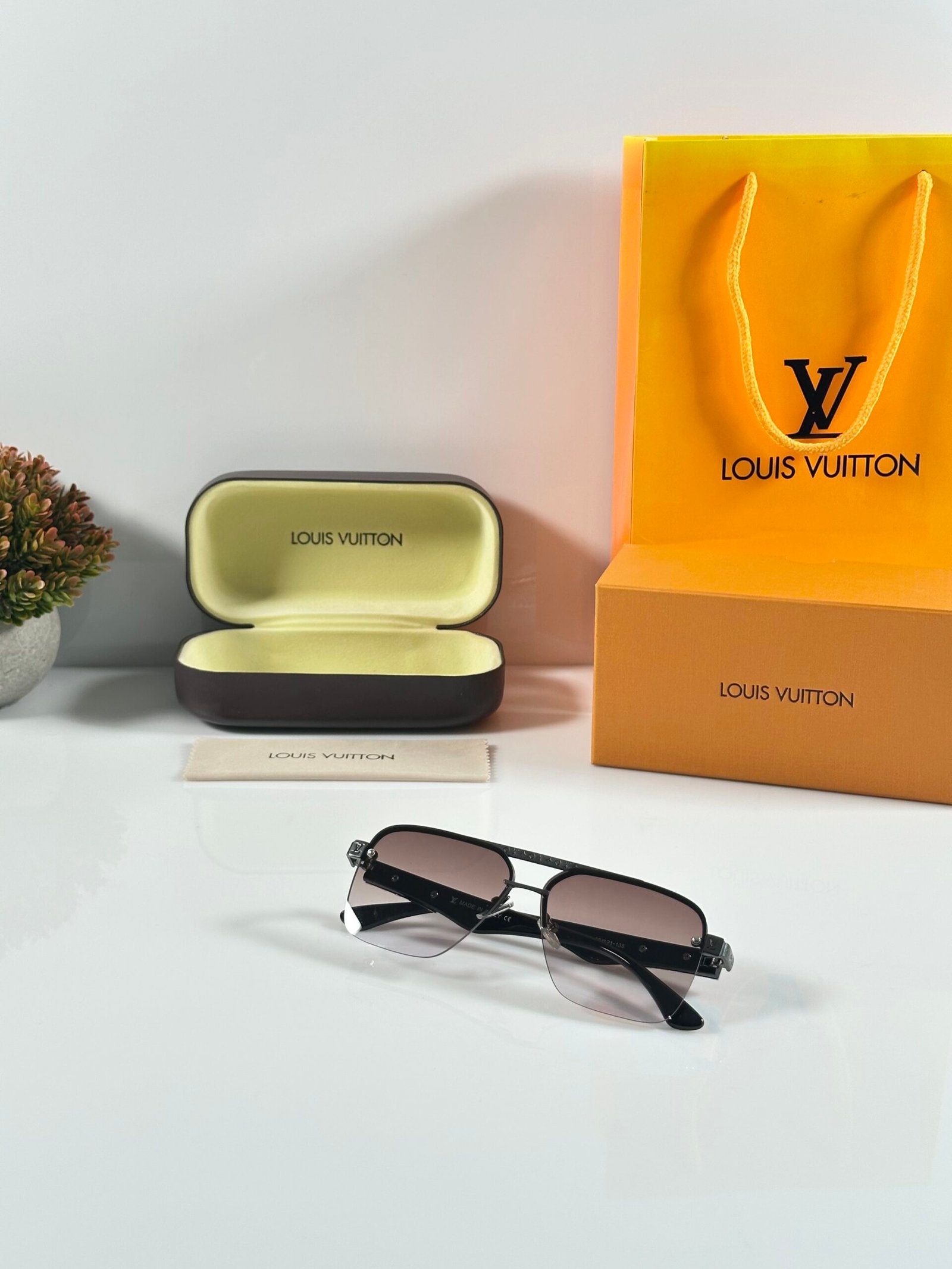 Louis_Vuitton_5125_Gun_Brown - Image 4