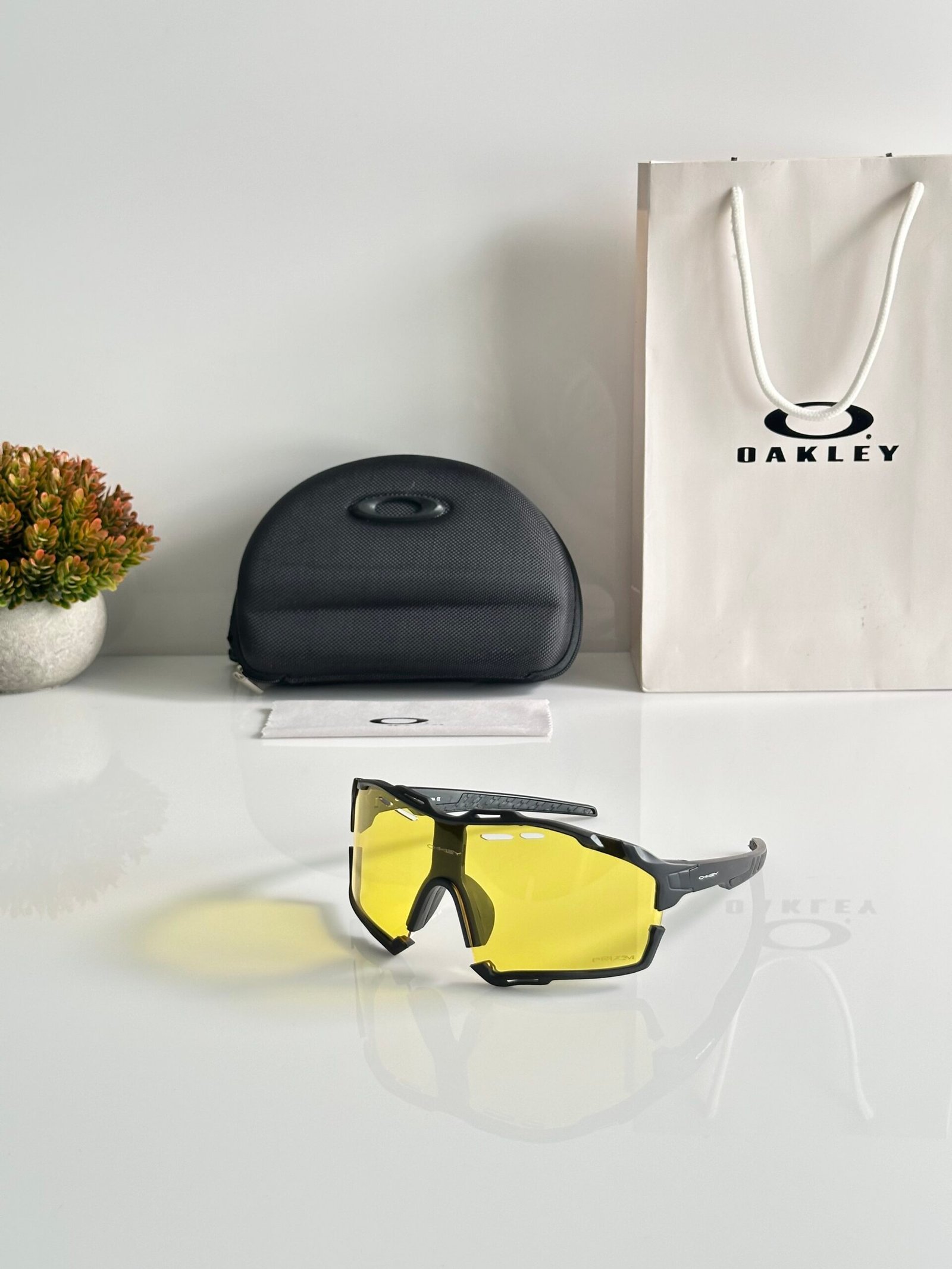 Oakley_8241_Black_Yellow