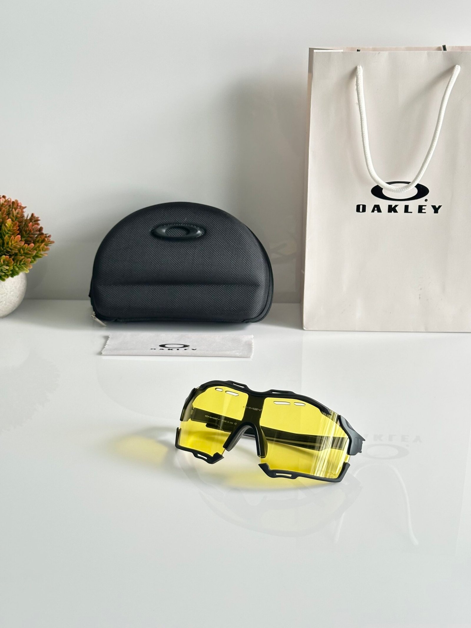 Oakley_8241_Black_Yellow - Image 4
