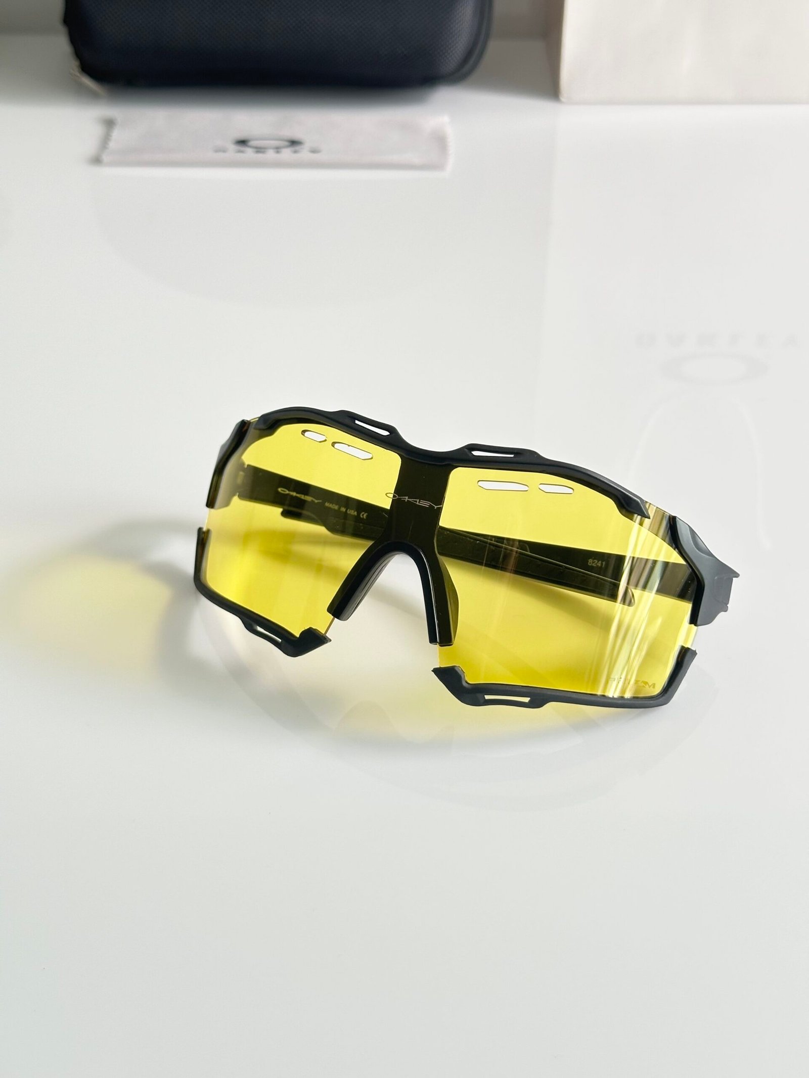 Oakley_8241_Black_Yellow - Image 3