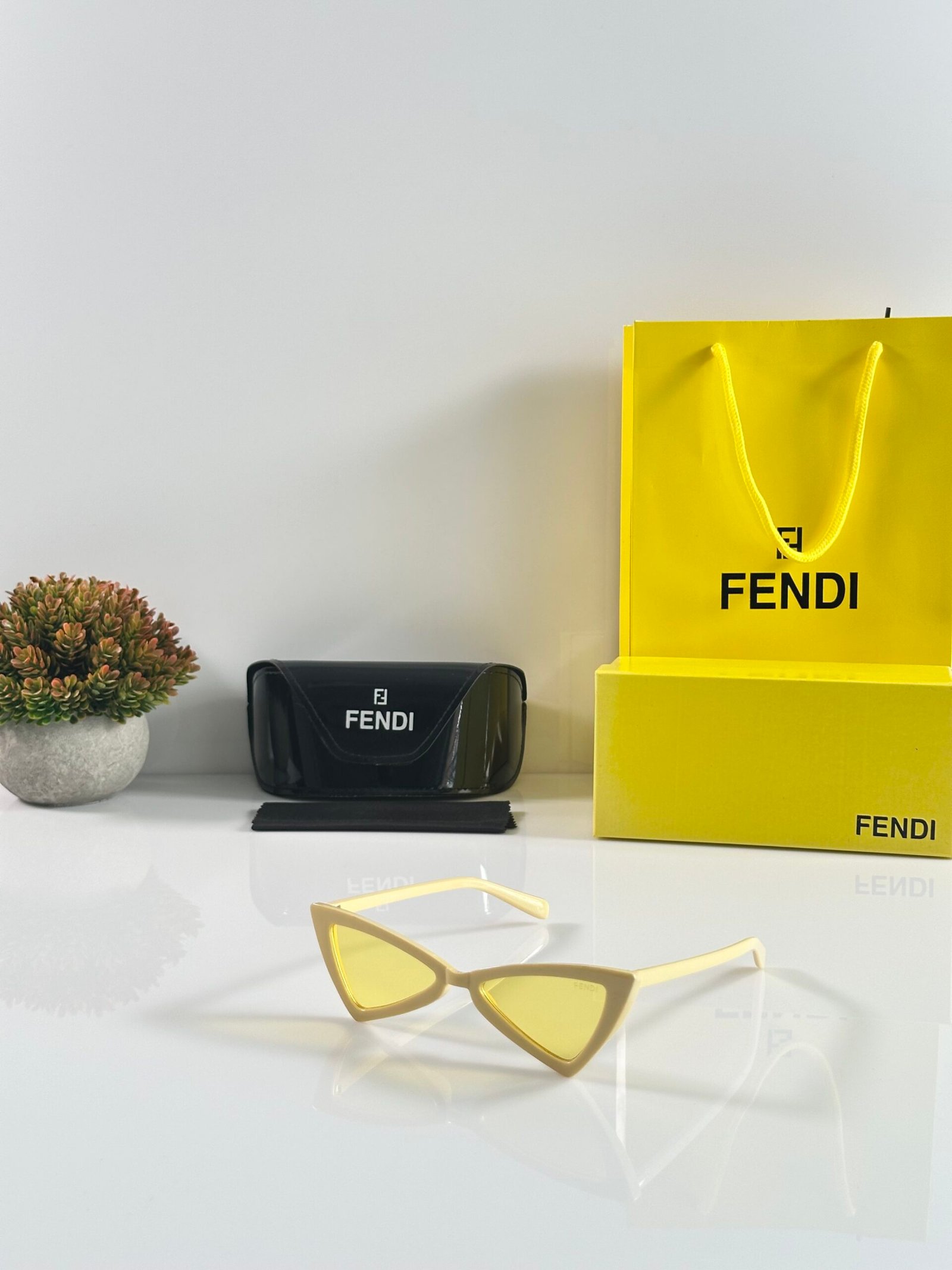 Fendi_WMNS_208_Yellow