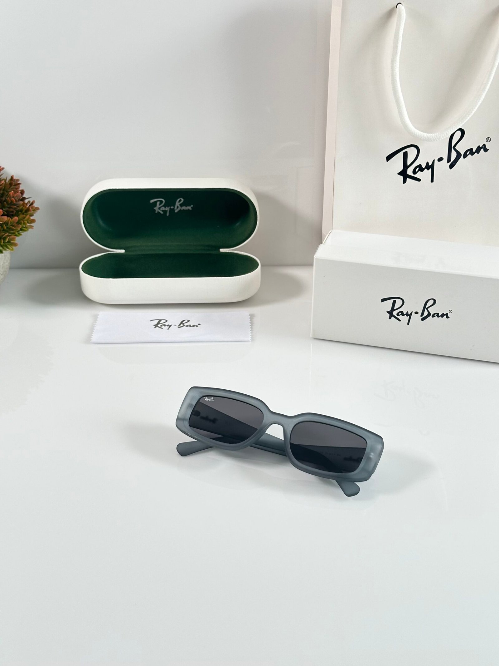 Rayban 4395 Grey - Image 4