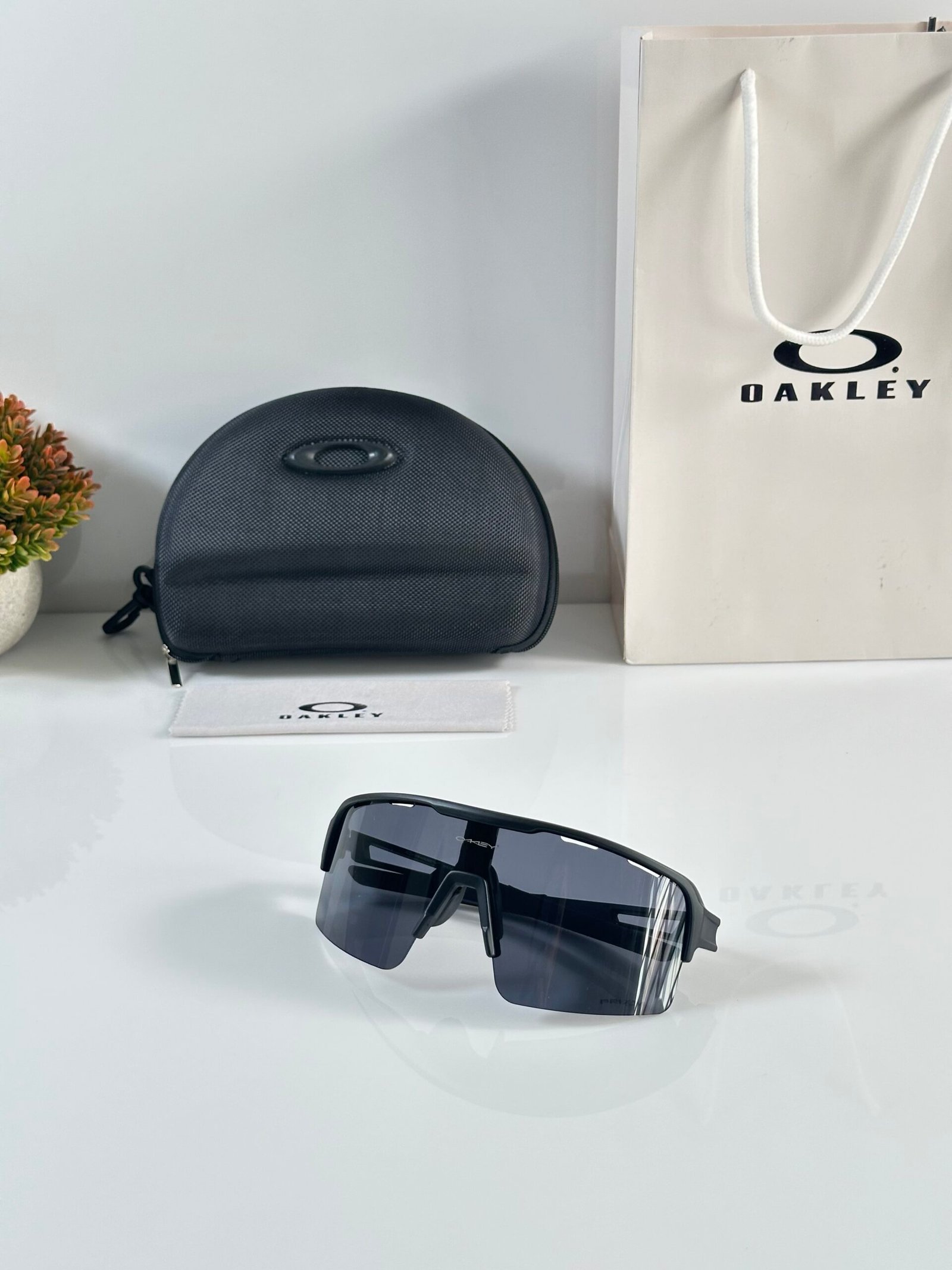 Oakley_8836_Black - Image 4