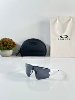Oakley_2305_Black_White_
