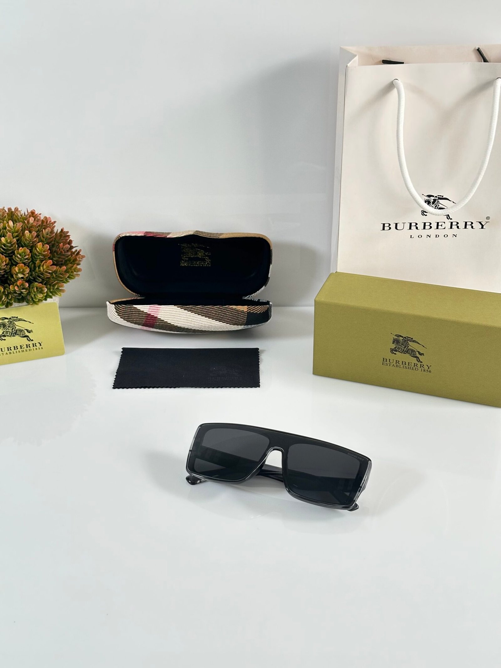 Burberry_9059_Grey_Black - Image 4