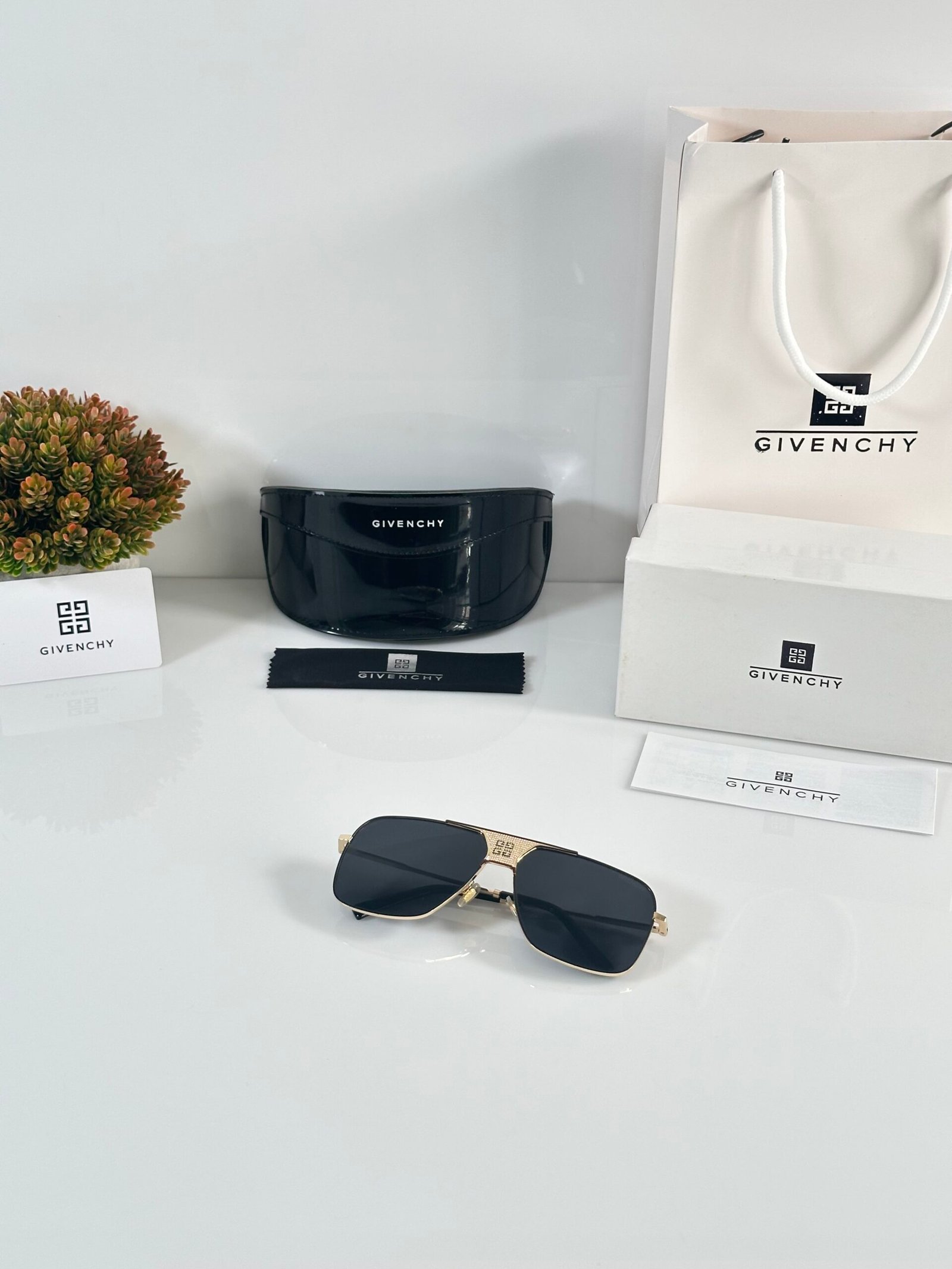 Givenchy 7168 Gold Black - Image 4