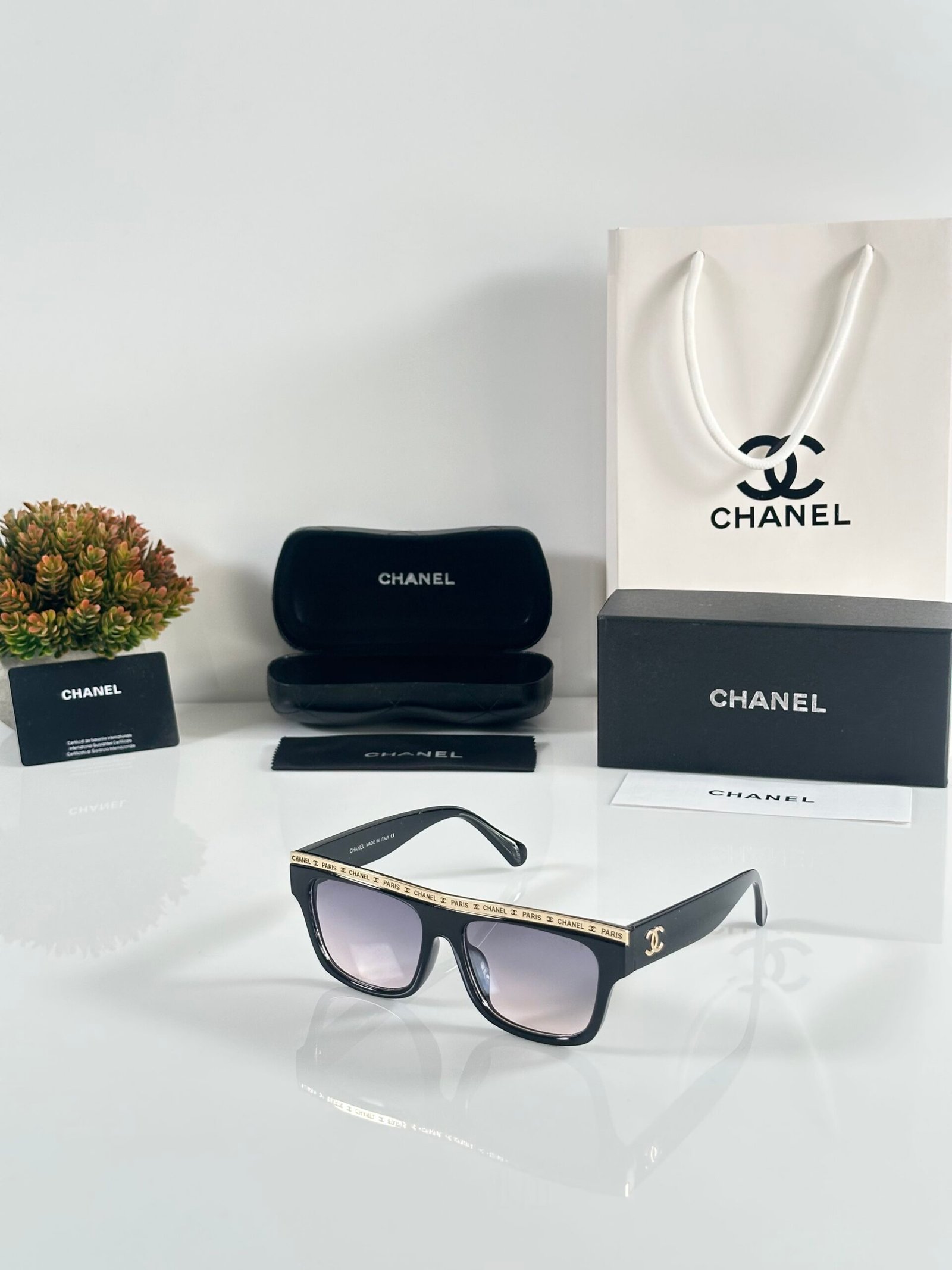 Chanel_WMNS_8318_Black_Pink_DC