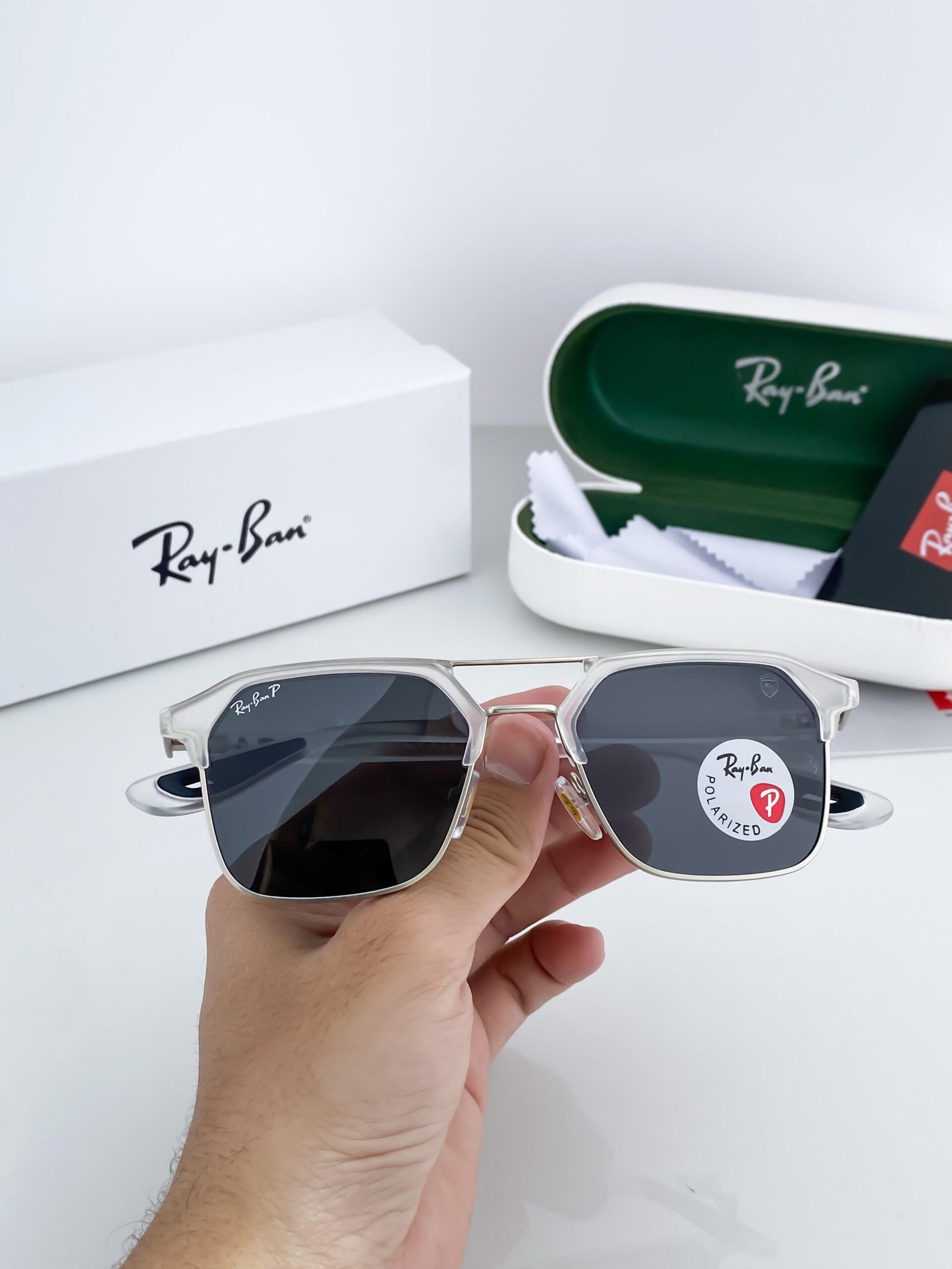 RAYBAN04 WHITE BLACK - Image 3