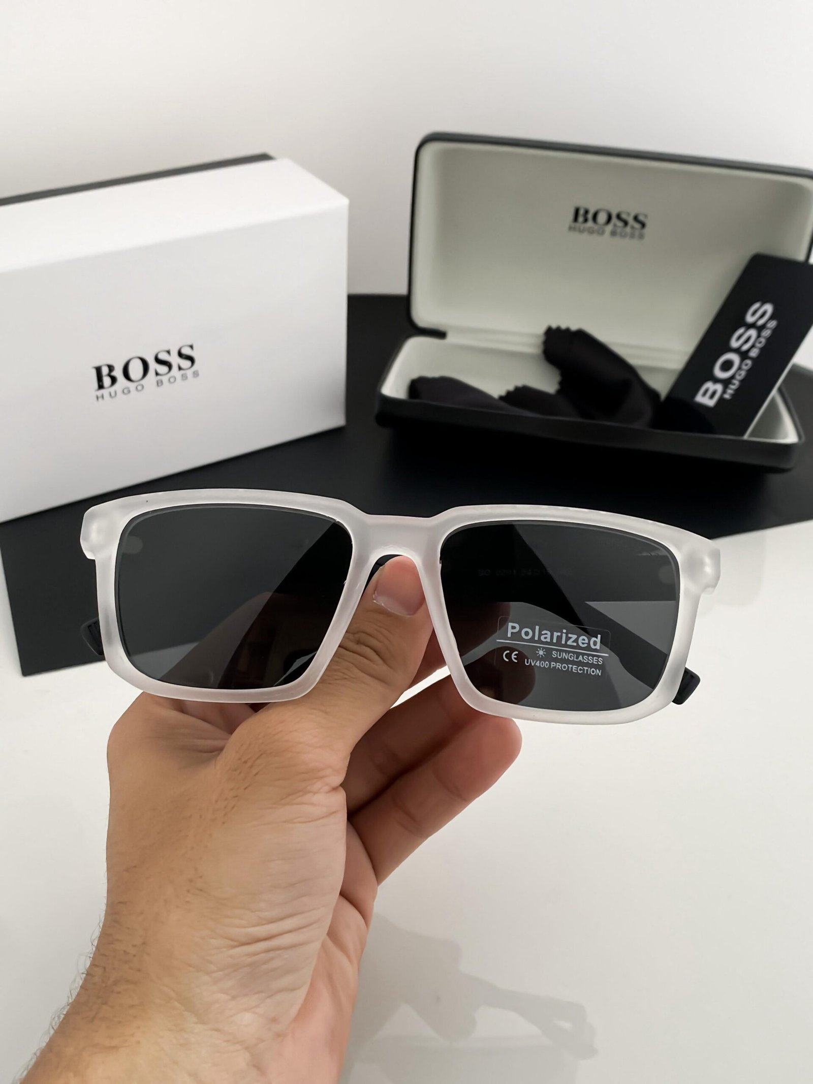 Boss white black 0291 - Image 5