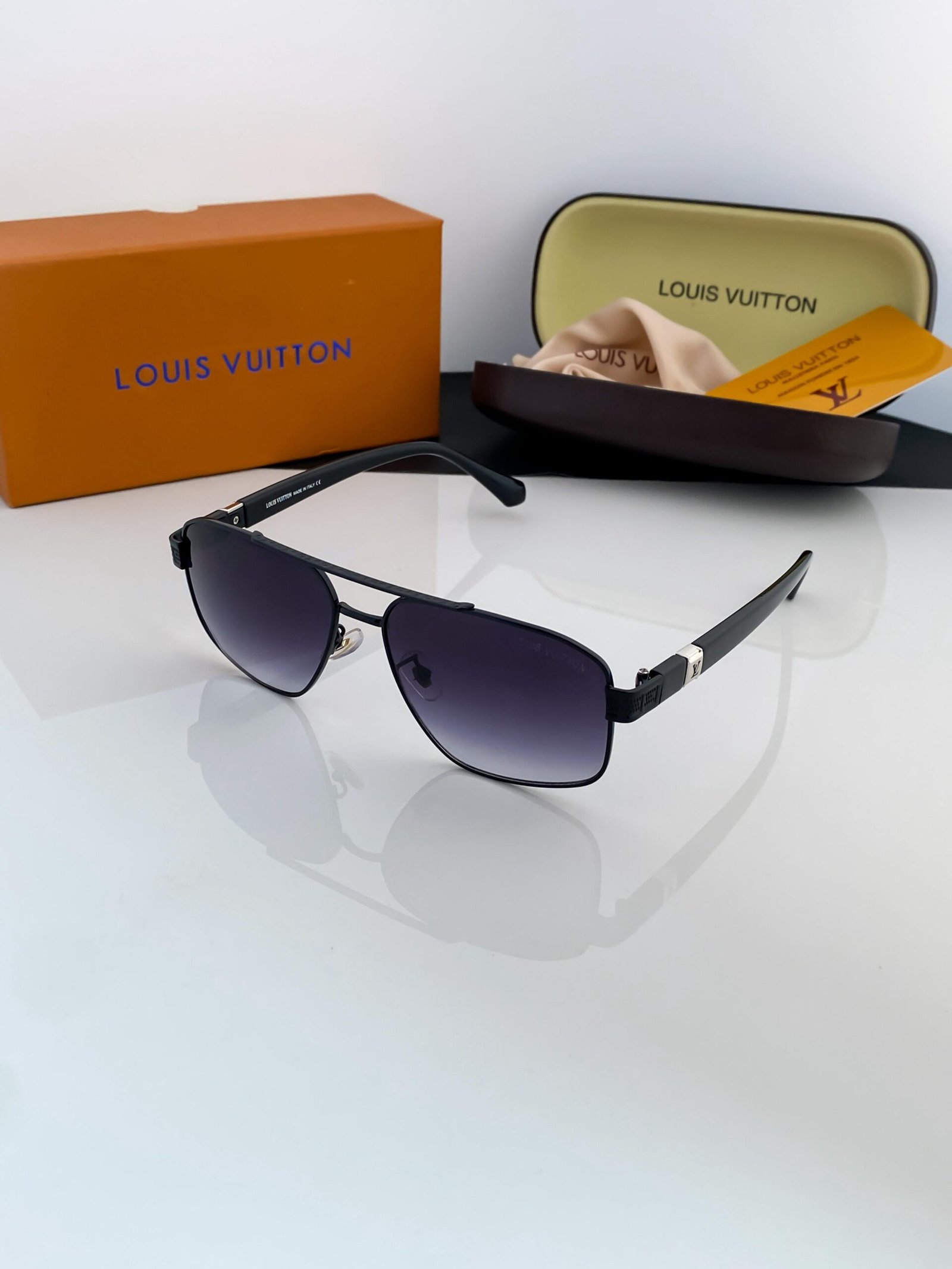 Louis_vuitton_black_shaded_1242