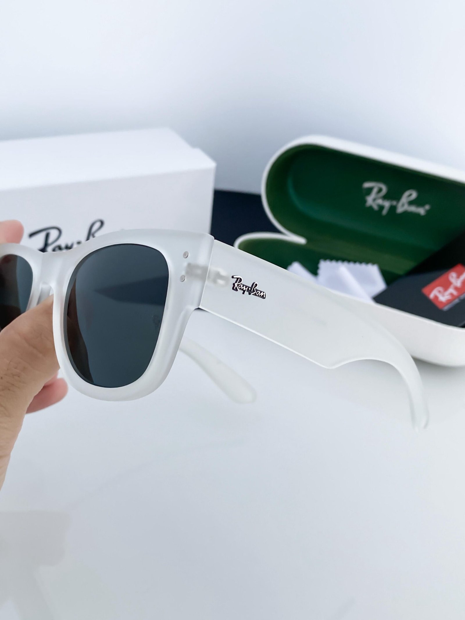 RAYBAN WHITE BLACK 841 - Image 2