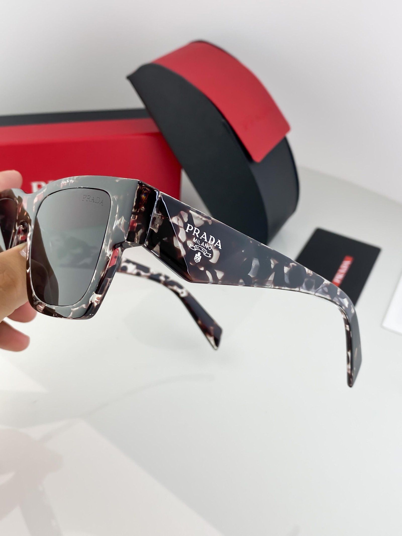 Prada_tiger_05-104 - Image 3