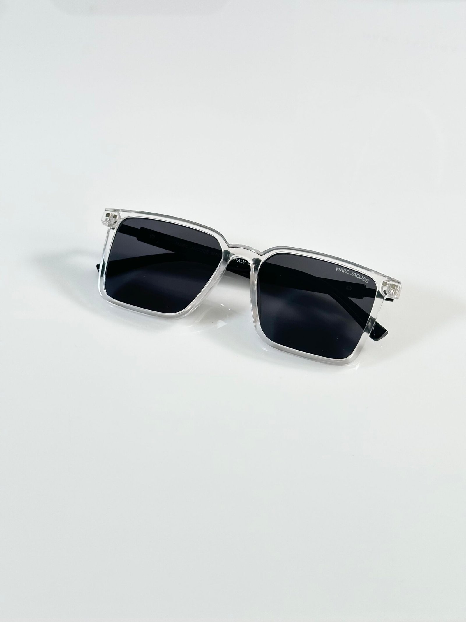 Marc Jacobs 300 Water Black - Image 3