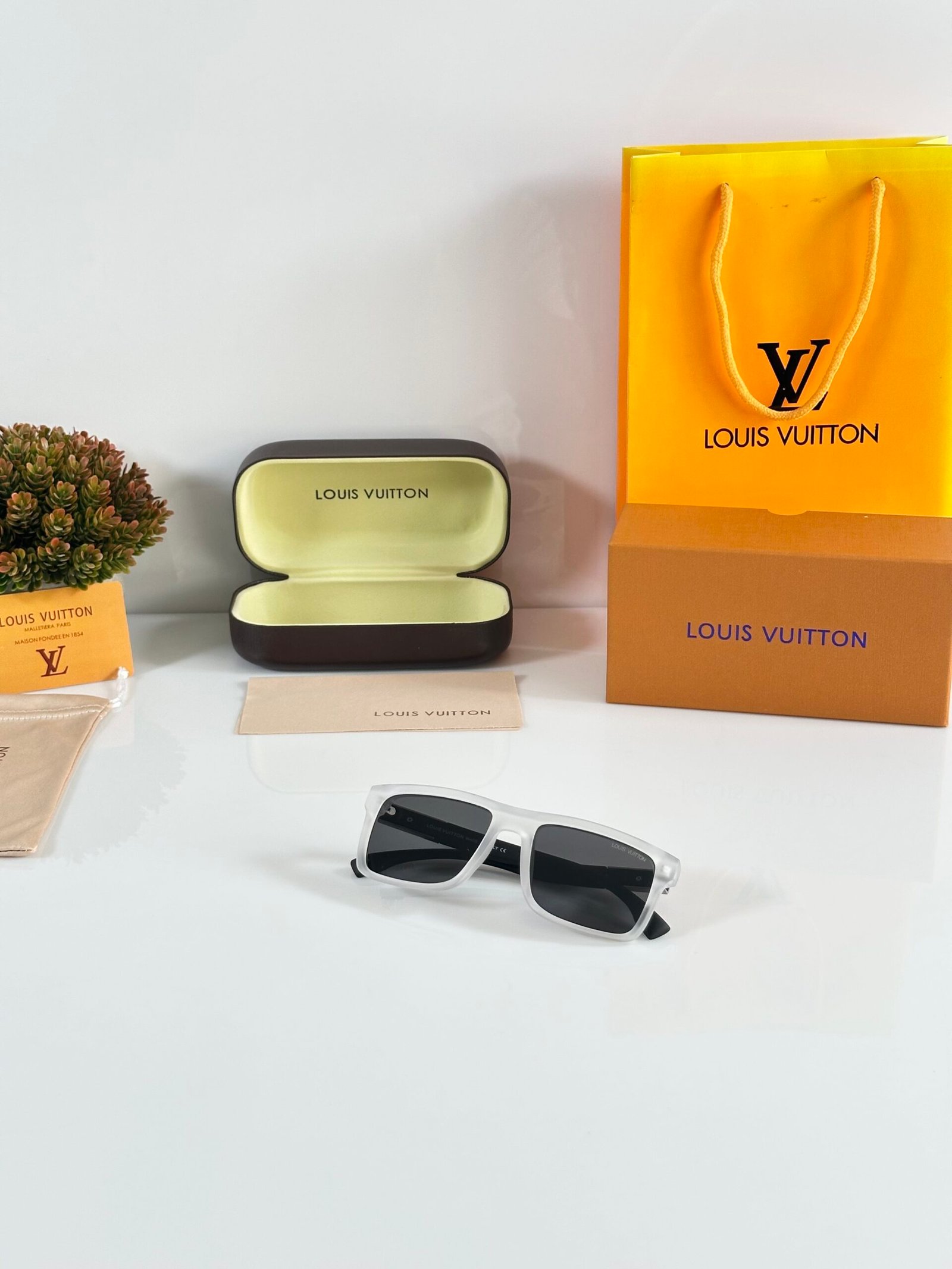 Louis_Vuitton_4577_Ice_Black - Image 4
