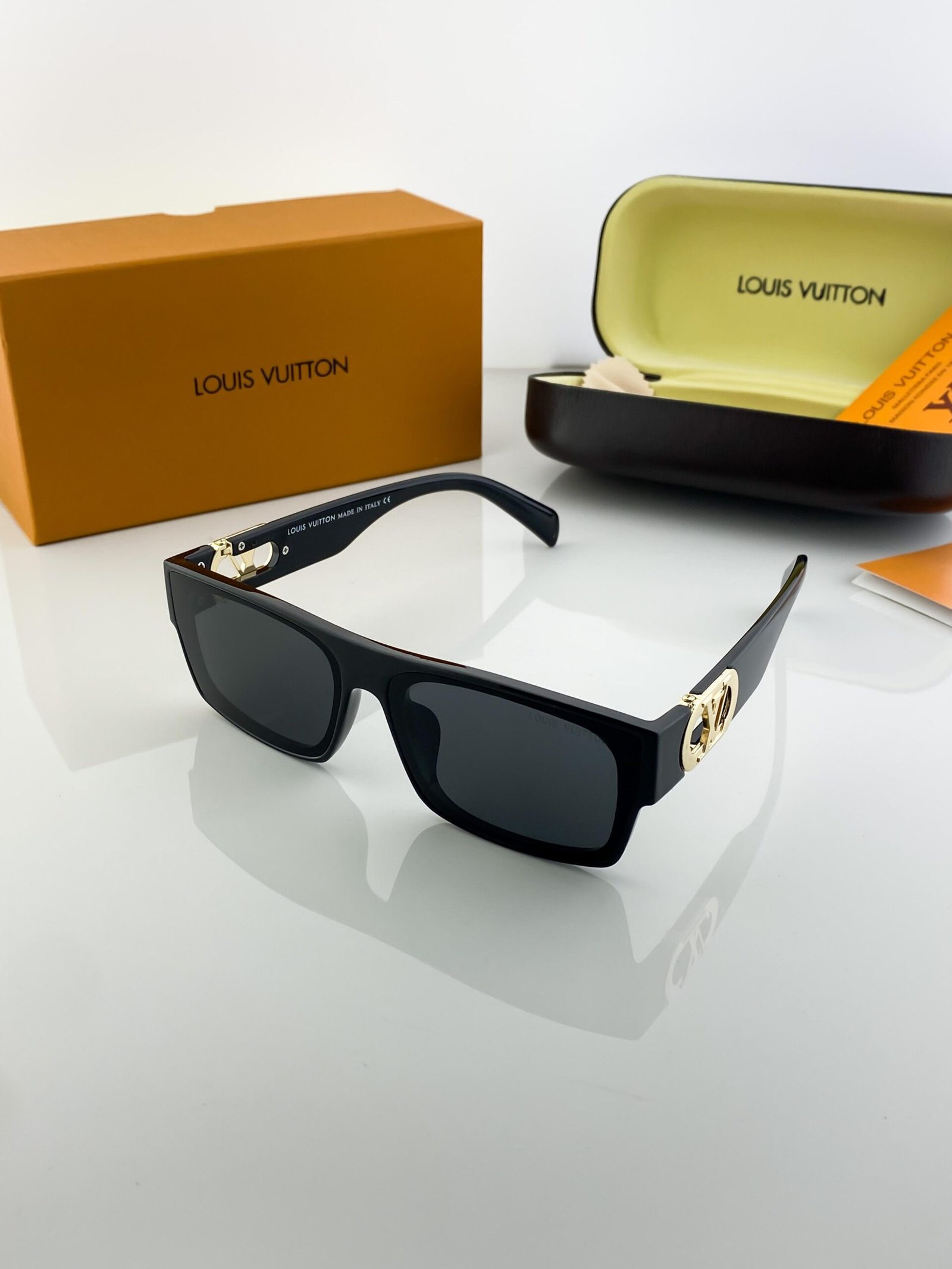 Louis_vuitton_black_22046-68