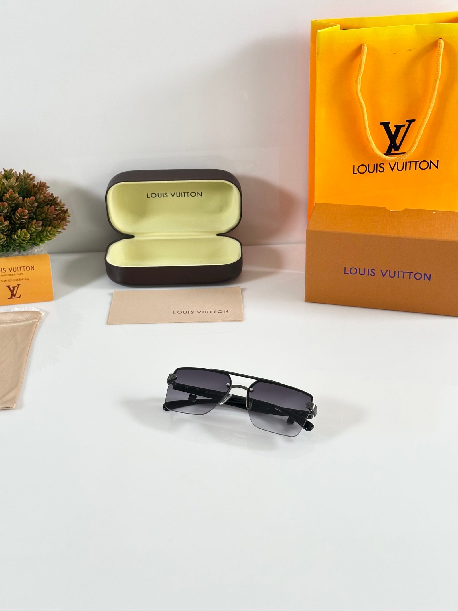 Louis_Vuitton_5131_Gun_Black_DC - Image 4