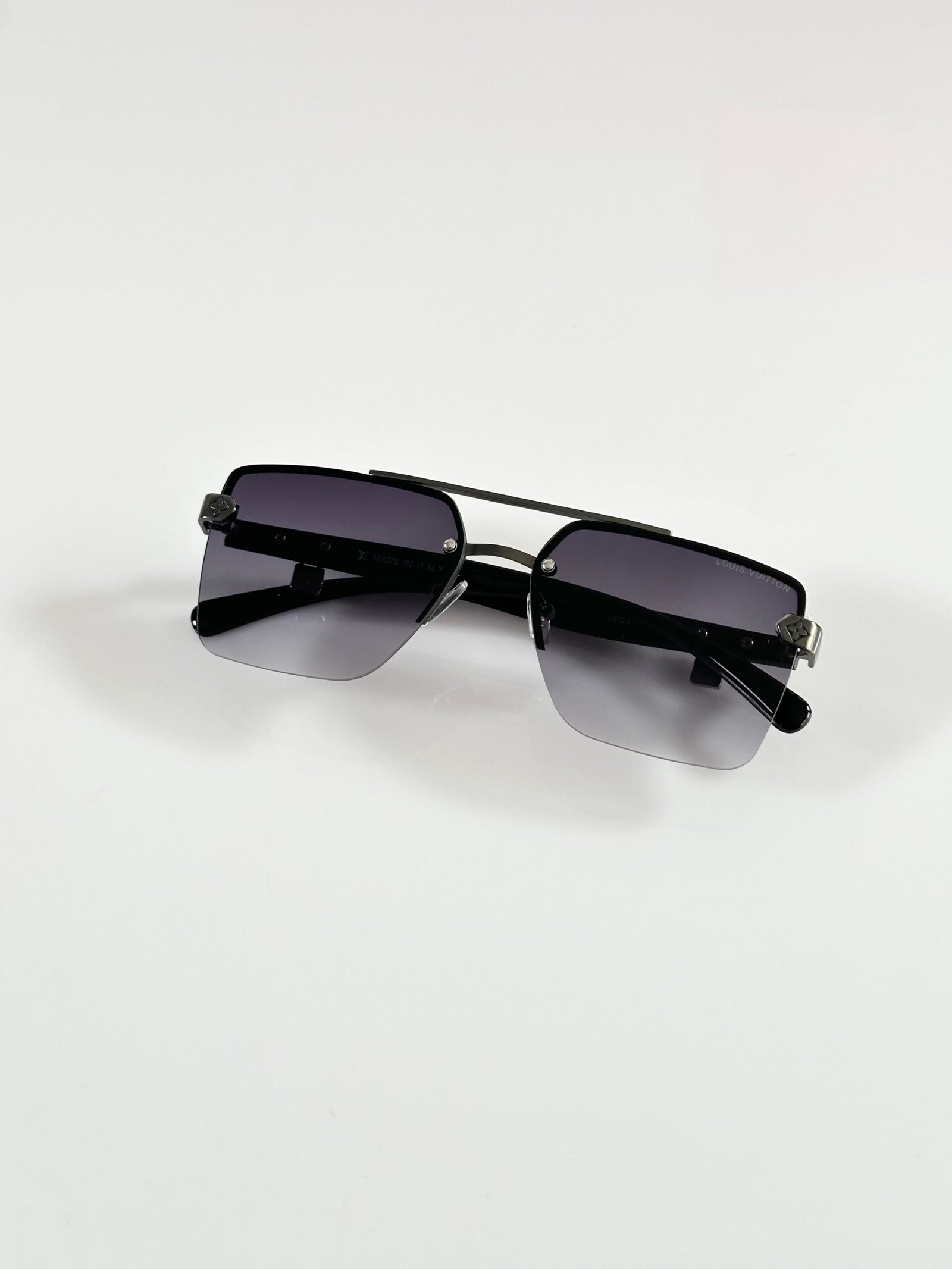 Louis_Vuitton_5131_Gun_Black_DC - Image 3