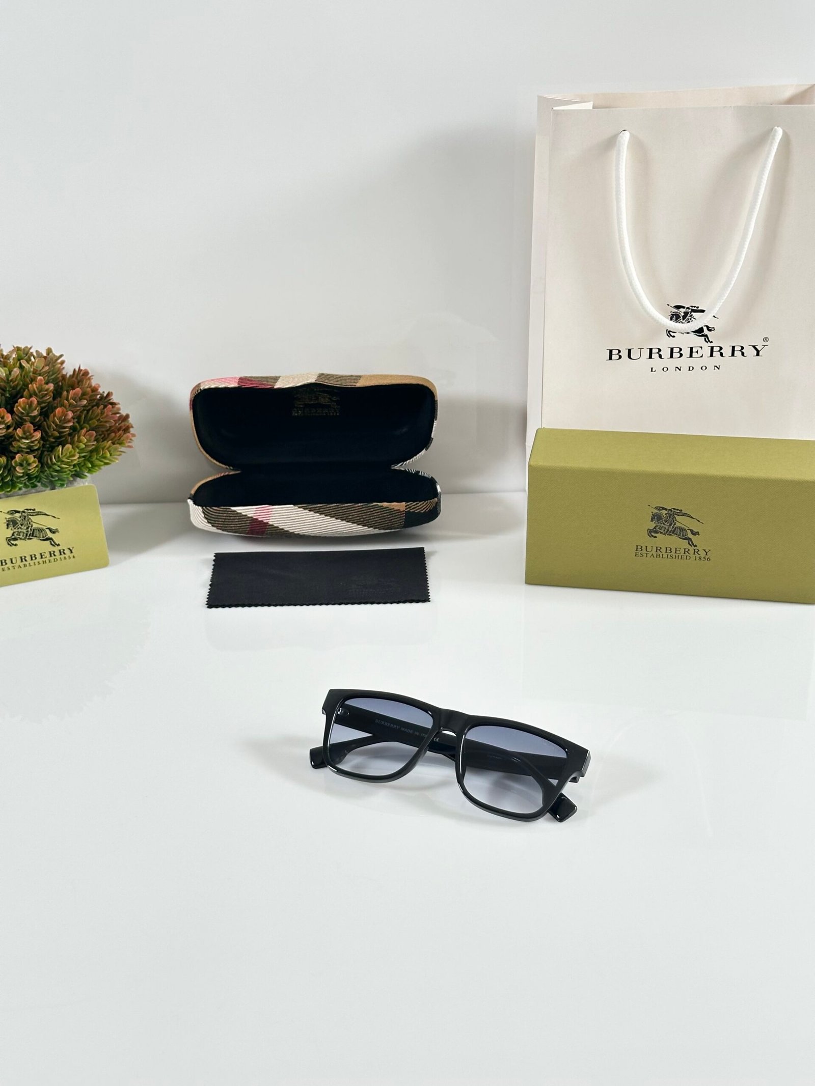 Burberry_4458_Black_Blue - Image 4