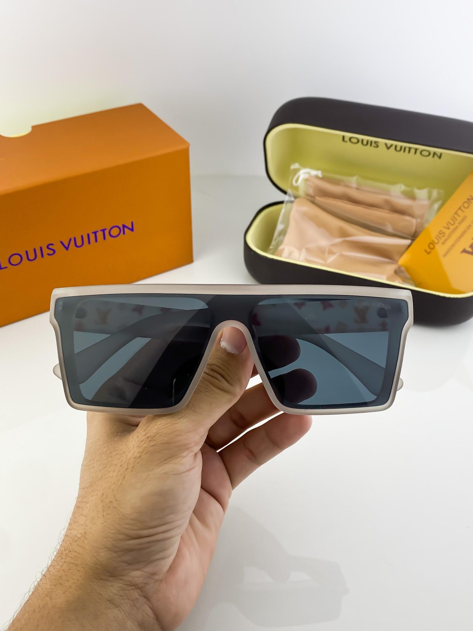Louis_vuitton_grey_1166 - Image 5