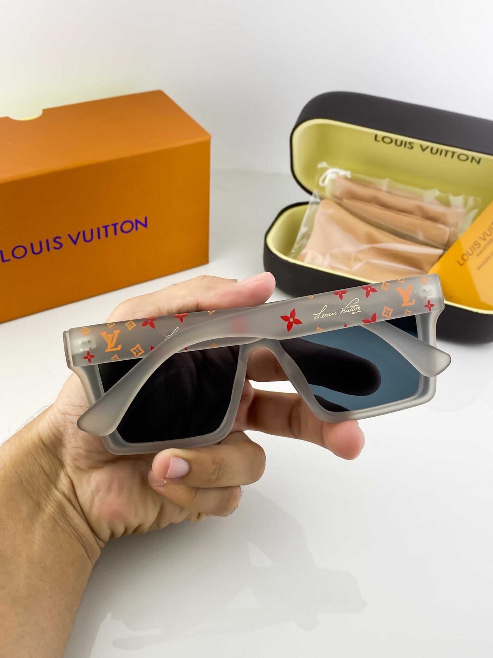 Louis_vuitton_grey_1166 - Image 4
