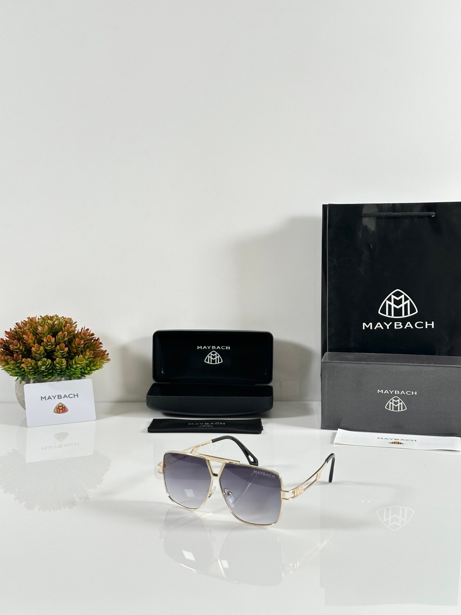 Maybach 2558 Gold Black DC