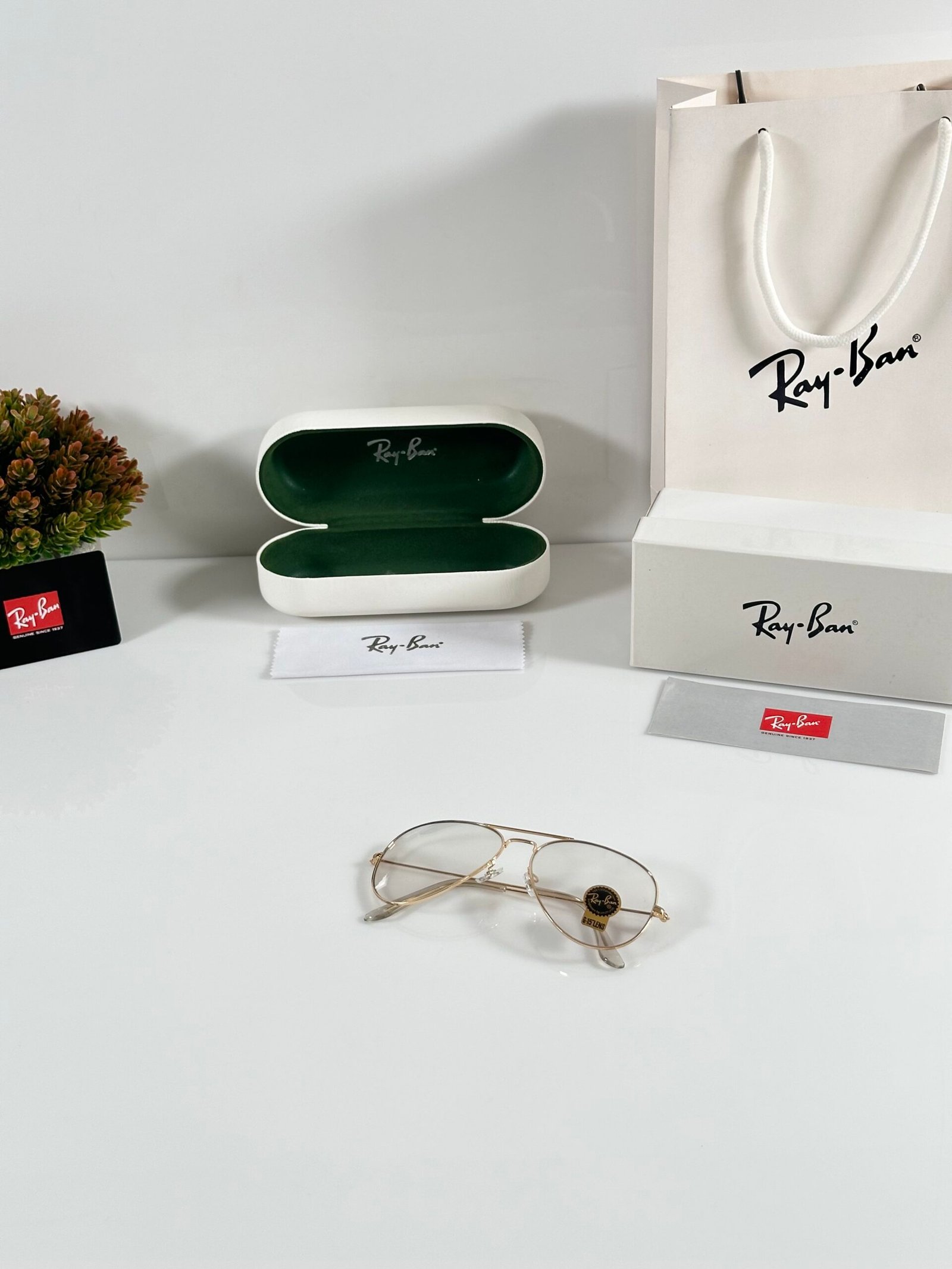 Rayban Aviator 3026 Gold Day Night Colour Changing - Image 4