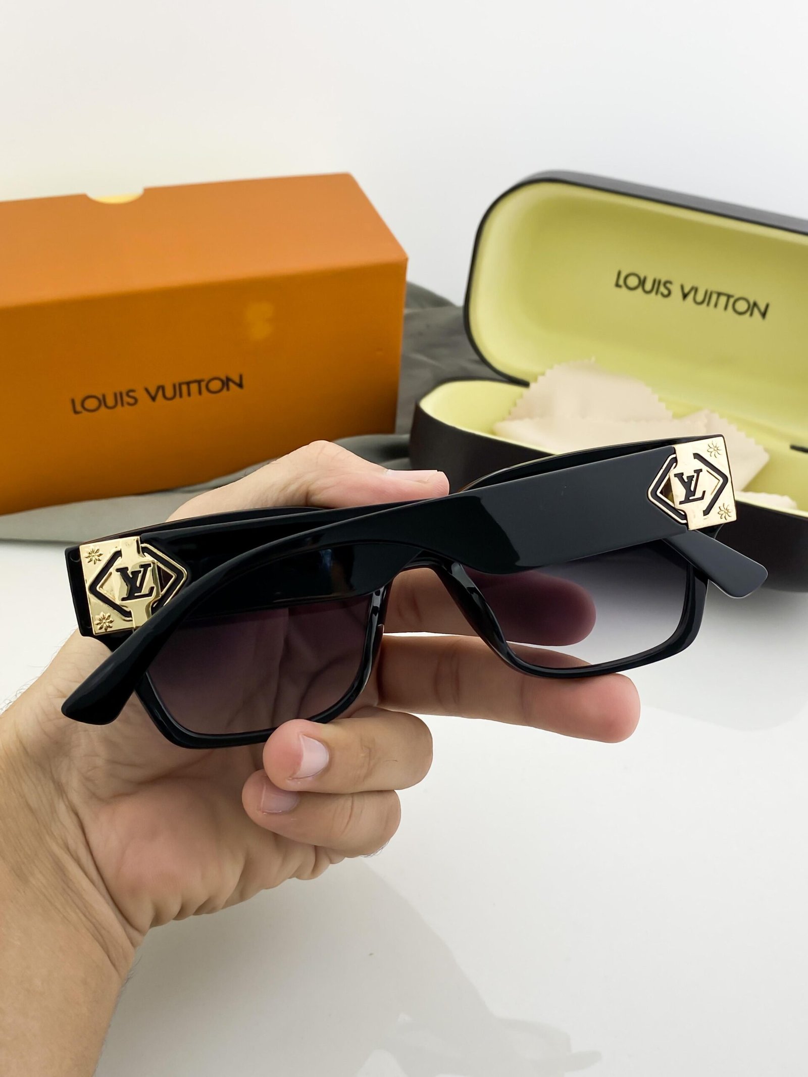 Louis_vuitton_black_shaded_10767 - Image 4