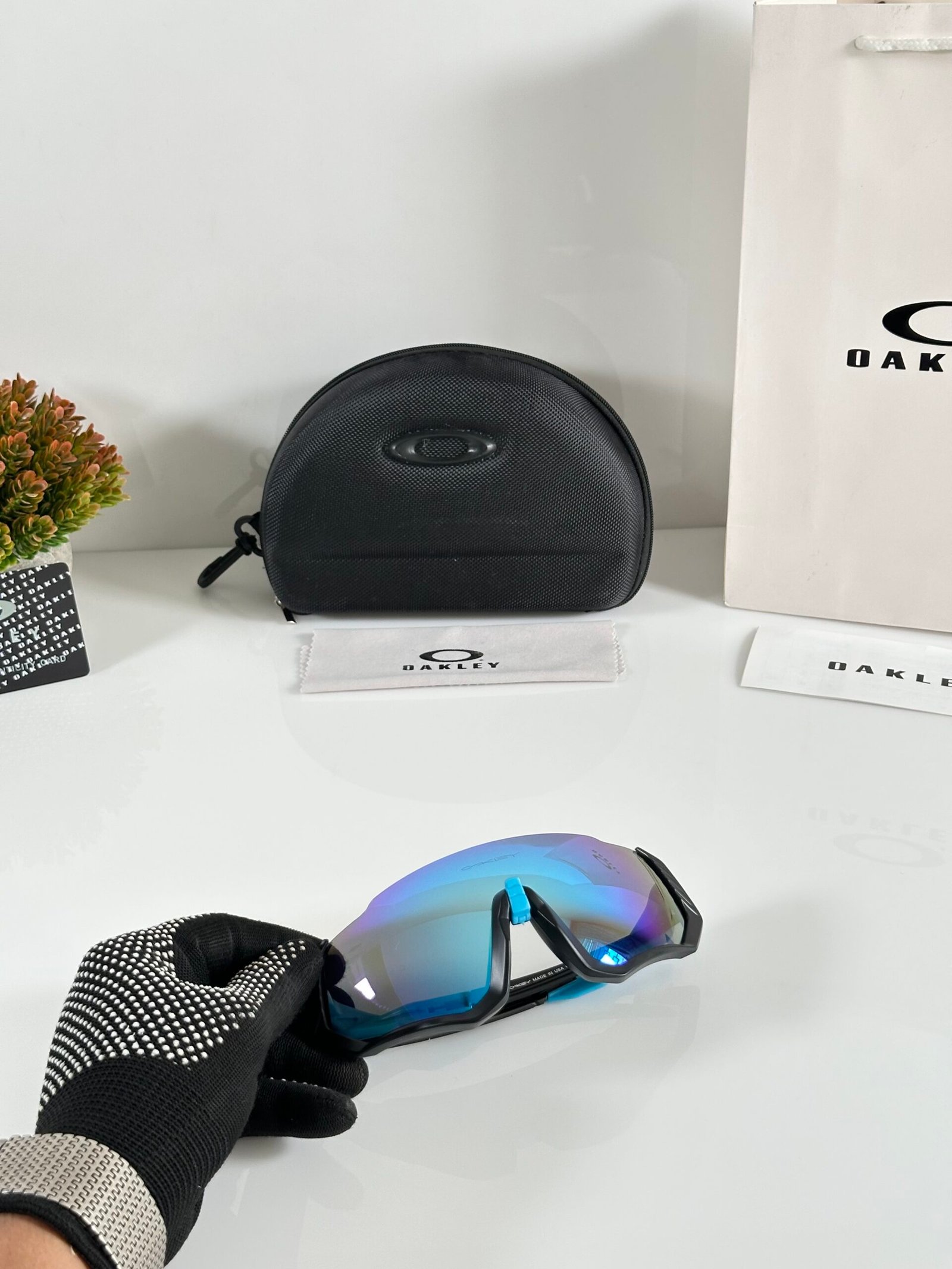 Oakley_4001_Black_Aqua - Image 4