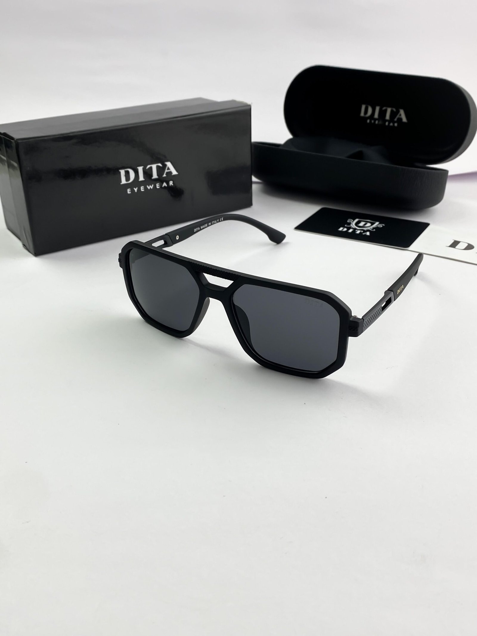 Dita black 027