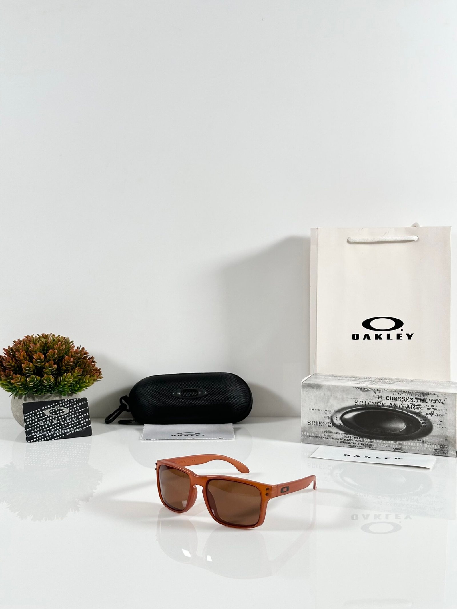 Oakley_9102_Brown