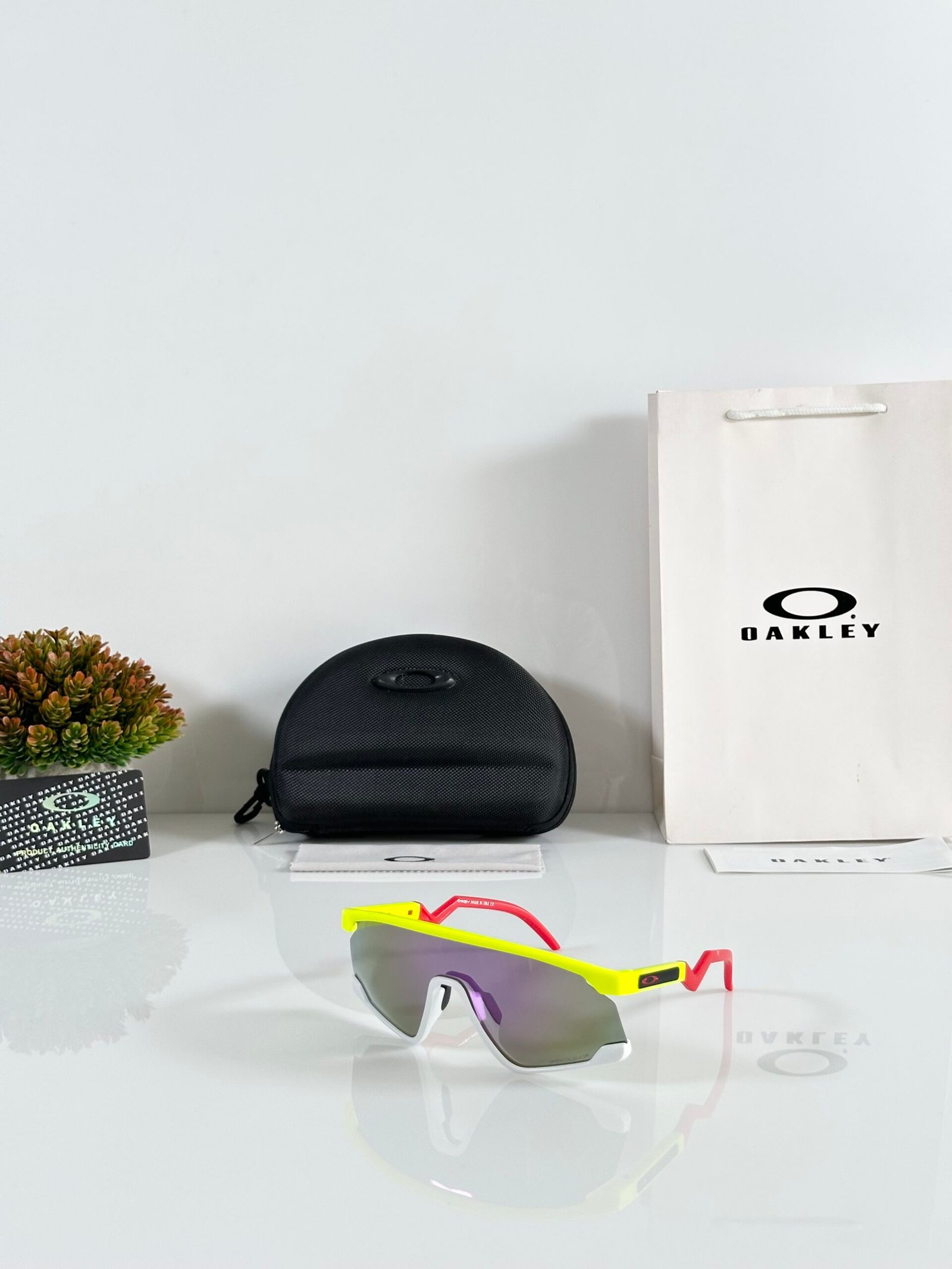 Oakley_9280_Multi_Blue_Revo