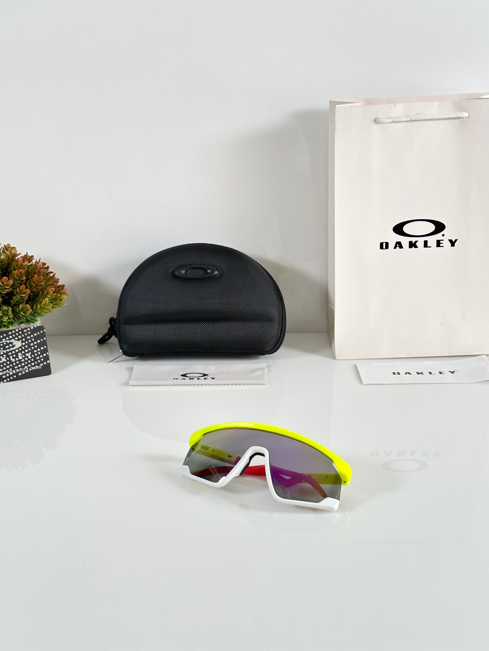 Oakley_9280_Multi_Blue_Revo - Image 4