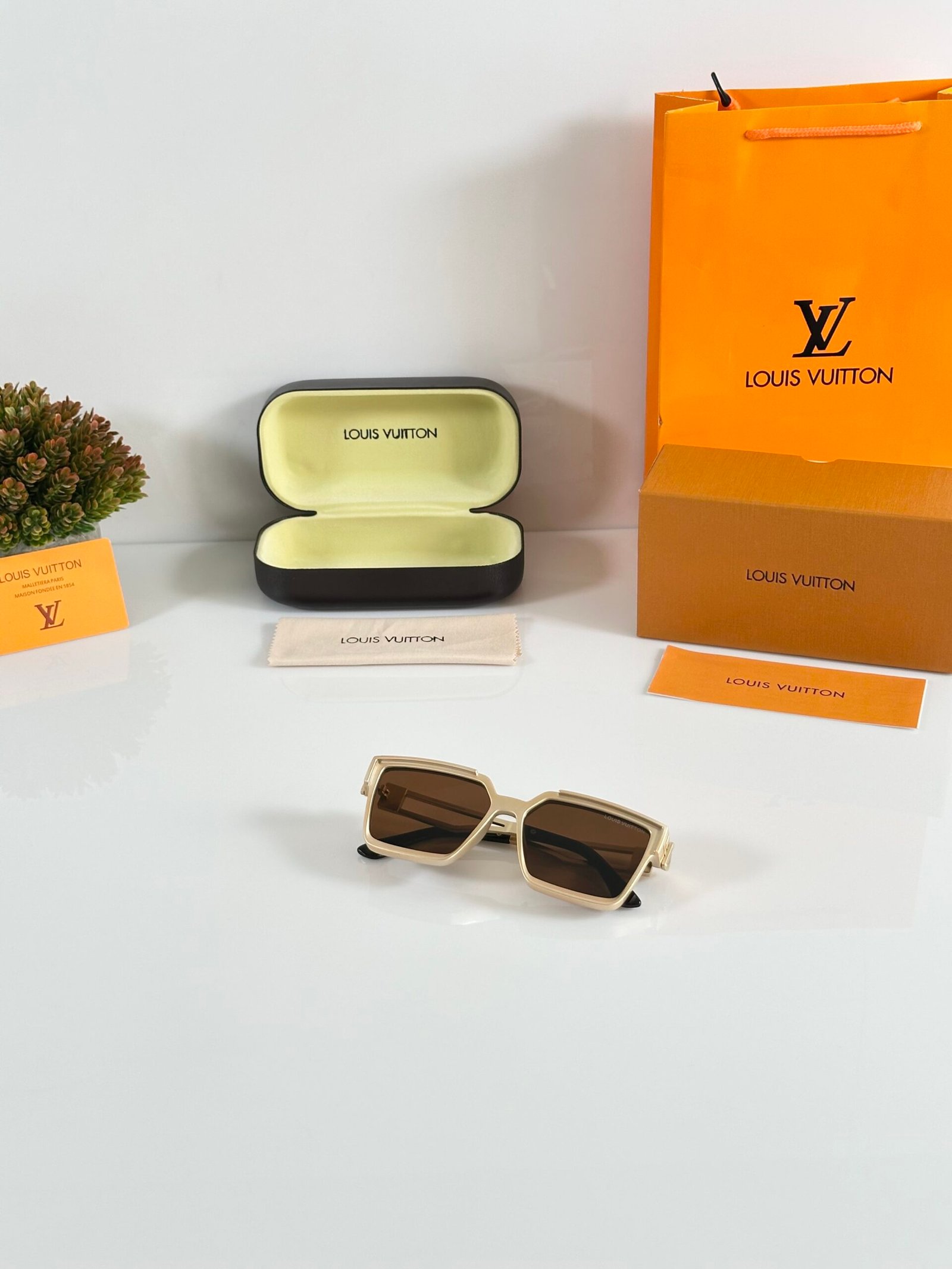 Louis_Vuitton_139_Gold_Brown - Image 4
