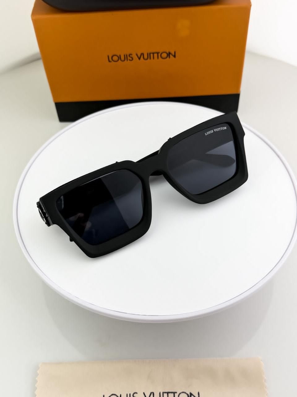 Louis_vuitton_black_65N - Image 5